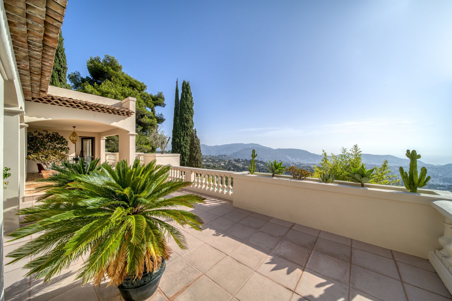 villa 7 Rooms for sale on NICE (06000)