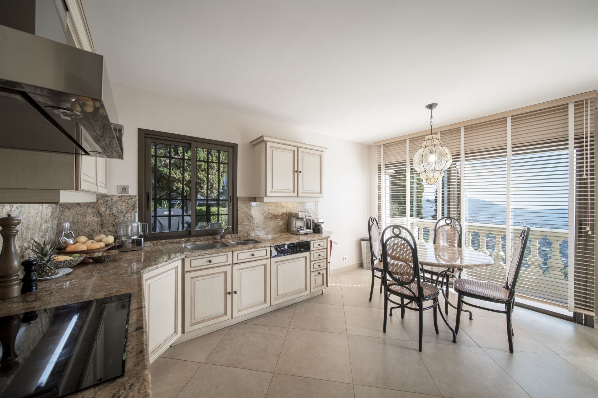 villa 7 Rooms for sale on NICE (06000)