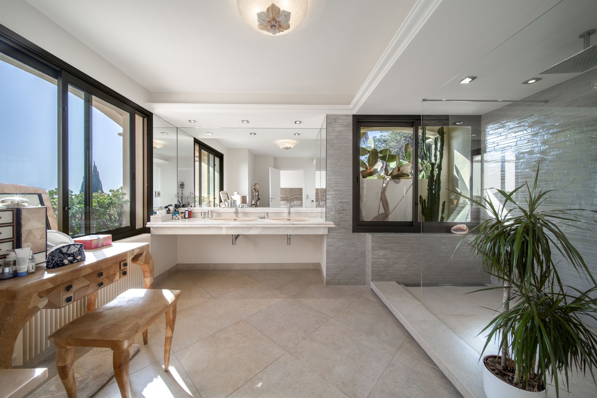 villa 7 Rooms for sale on NICE (06000)