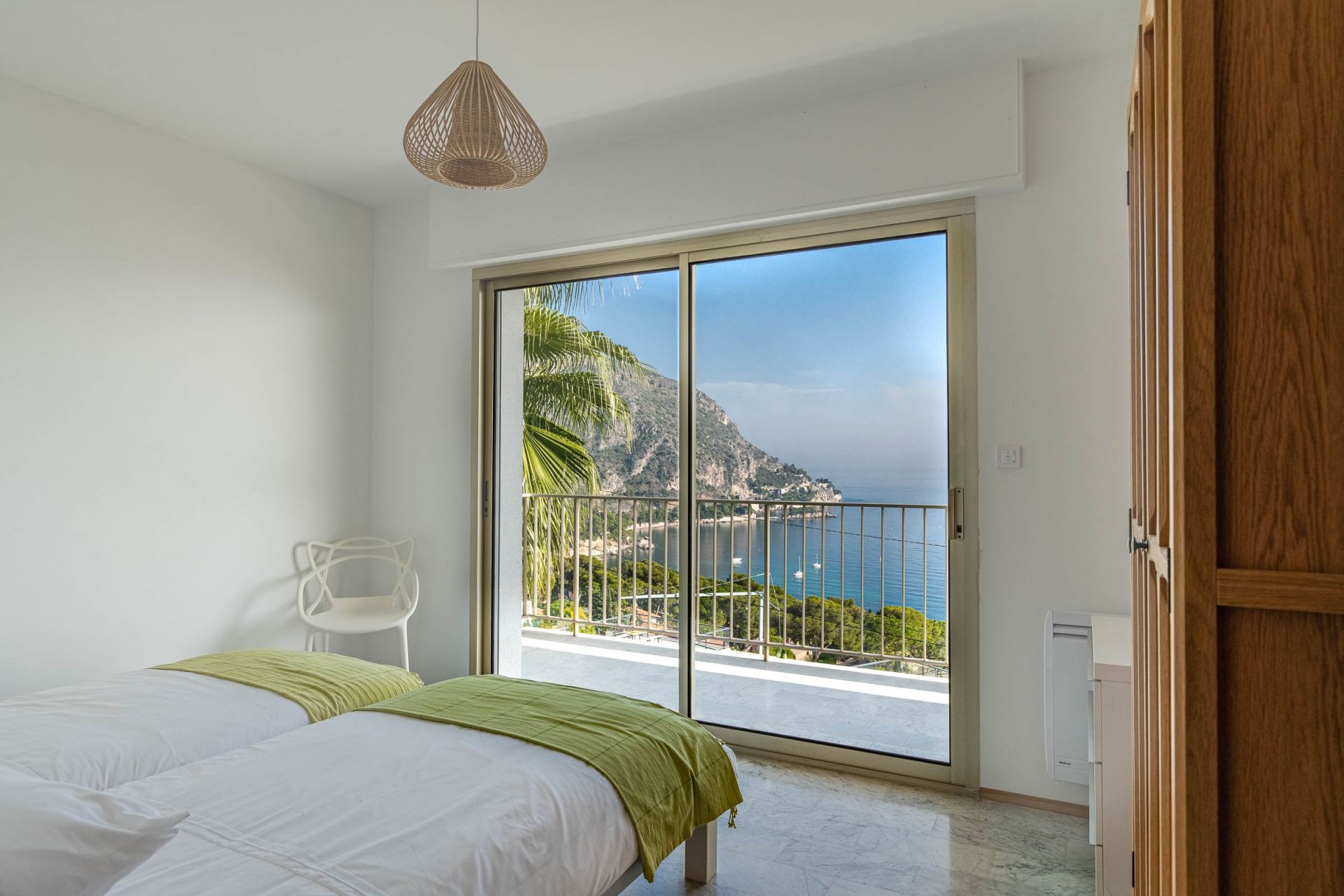 villa 6 Rooms for sale on EZE (06360)