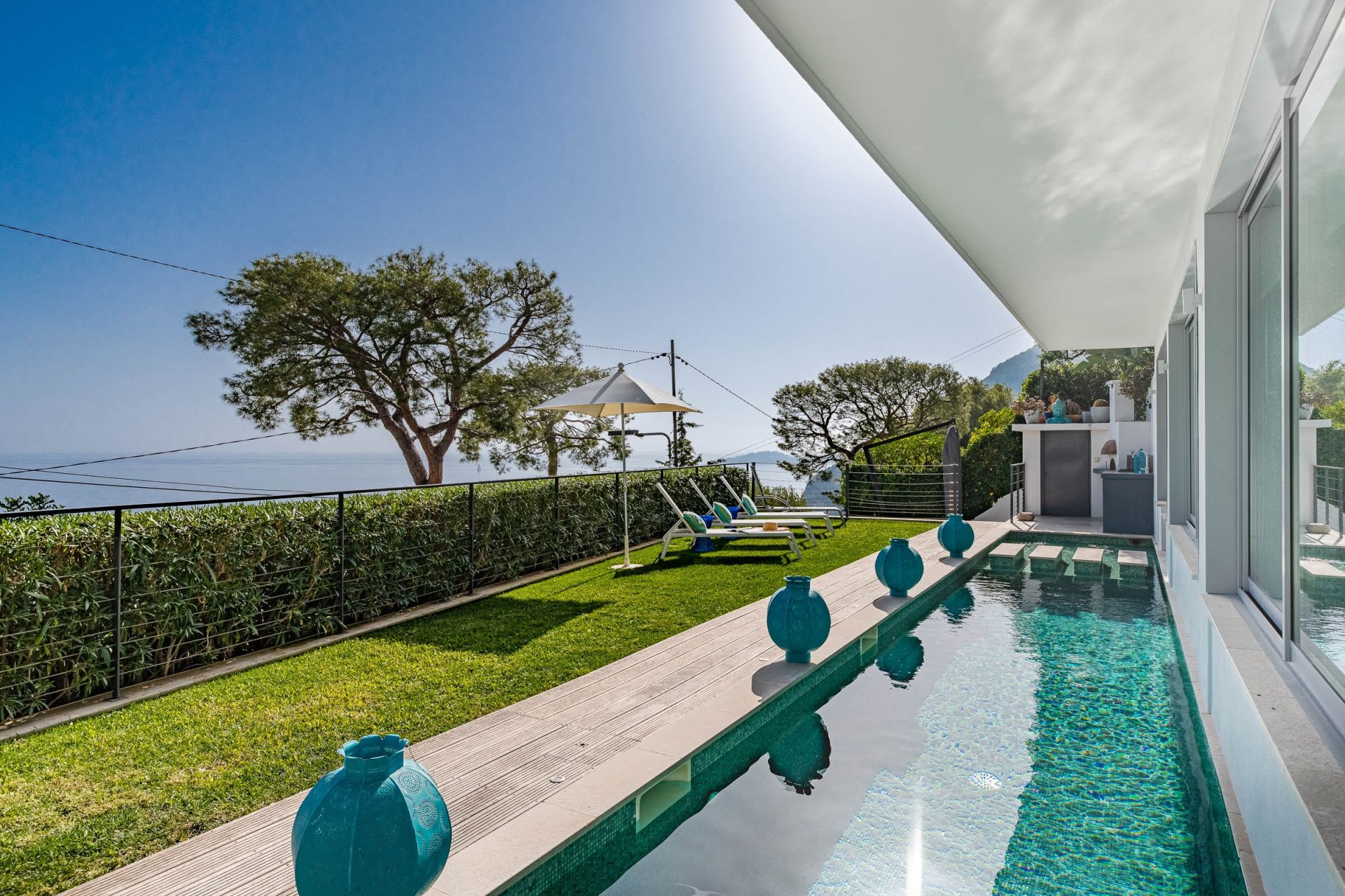 villa 6 Rooms for sale on EZE (06360)