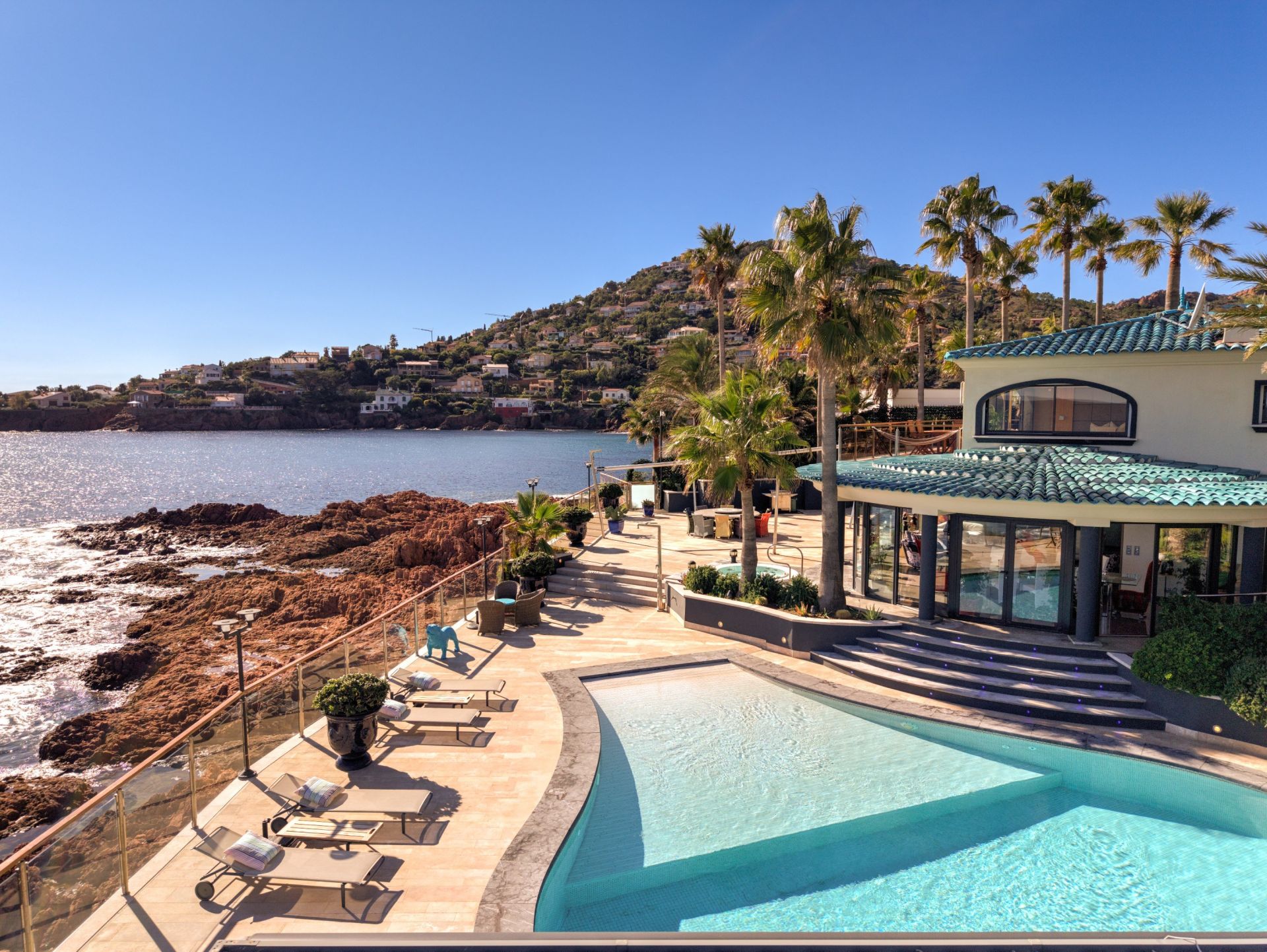 maison contemporaine 4 Pièces en vente sur ST RAPHAEL (83700)