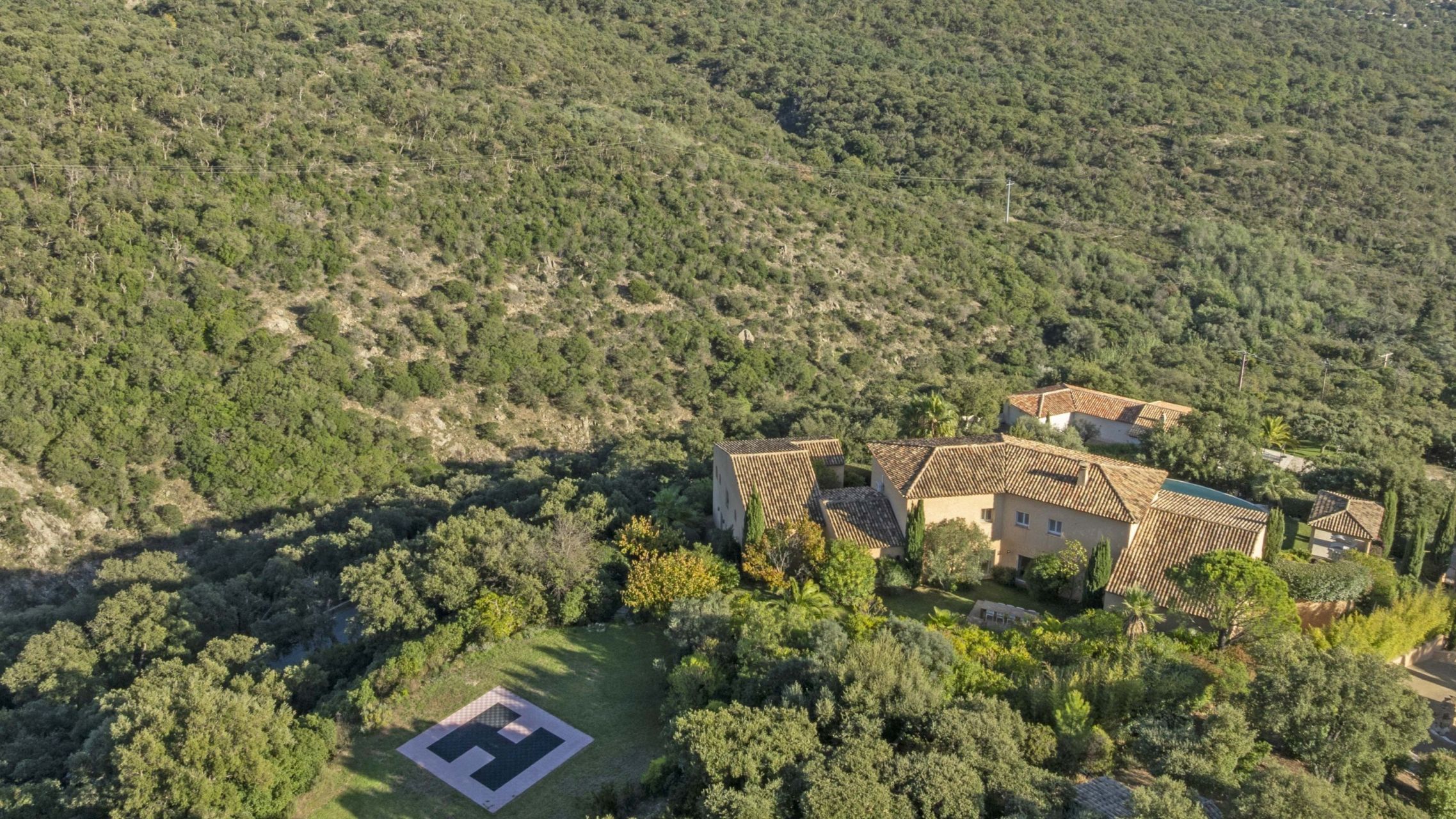 maison de maître 12 Pièces en vente sur GRIMAUD (83310)