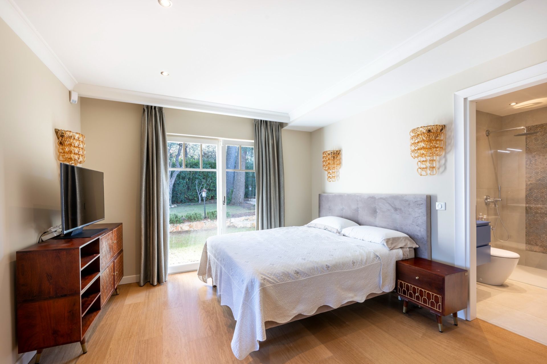 villa 5 Pièces en vente sur CAP D ANTIBES (06160)