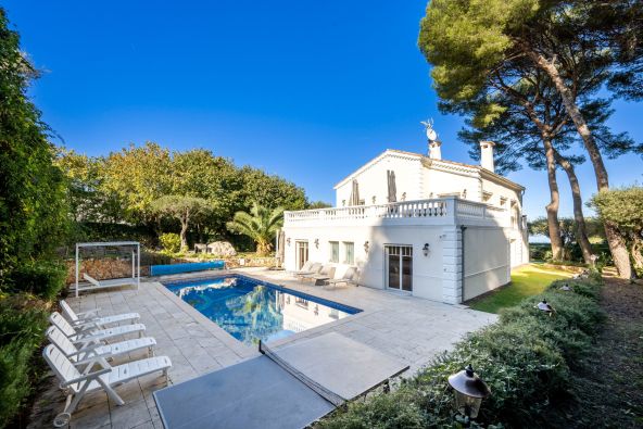 Vente Villa Cap D'Antibes 5 Pièces 240 m²