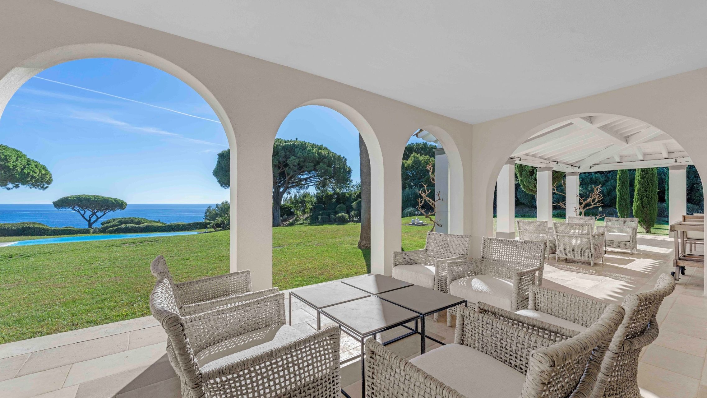 villa 12 Rooms for sale on RAMATUELLE (83350)