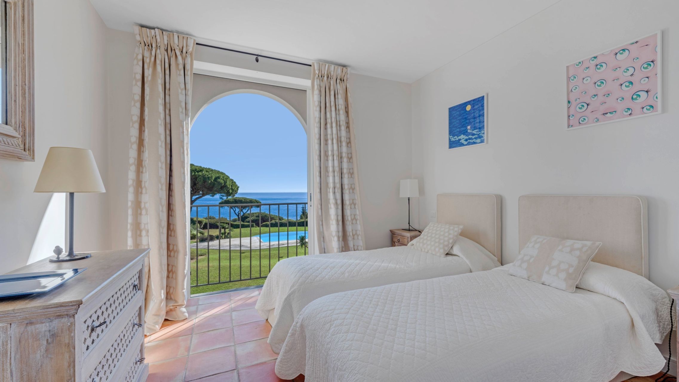 villa 12 Rooms for sale on RAMATUELLE (83350)