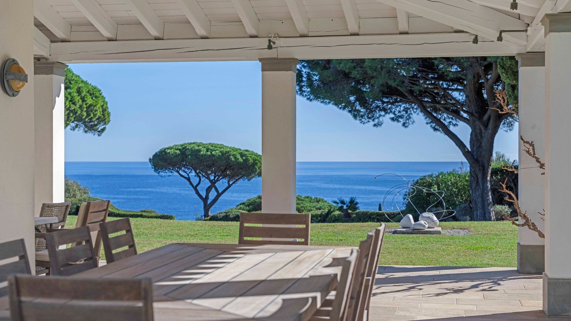 villa 12 Rooms for sale on RAMATUELLE (83350)