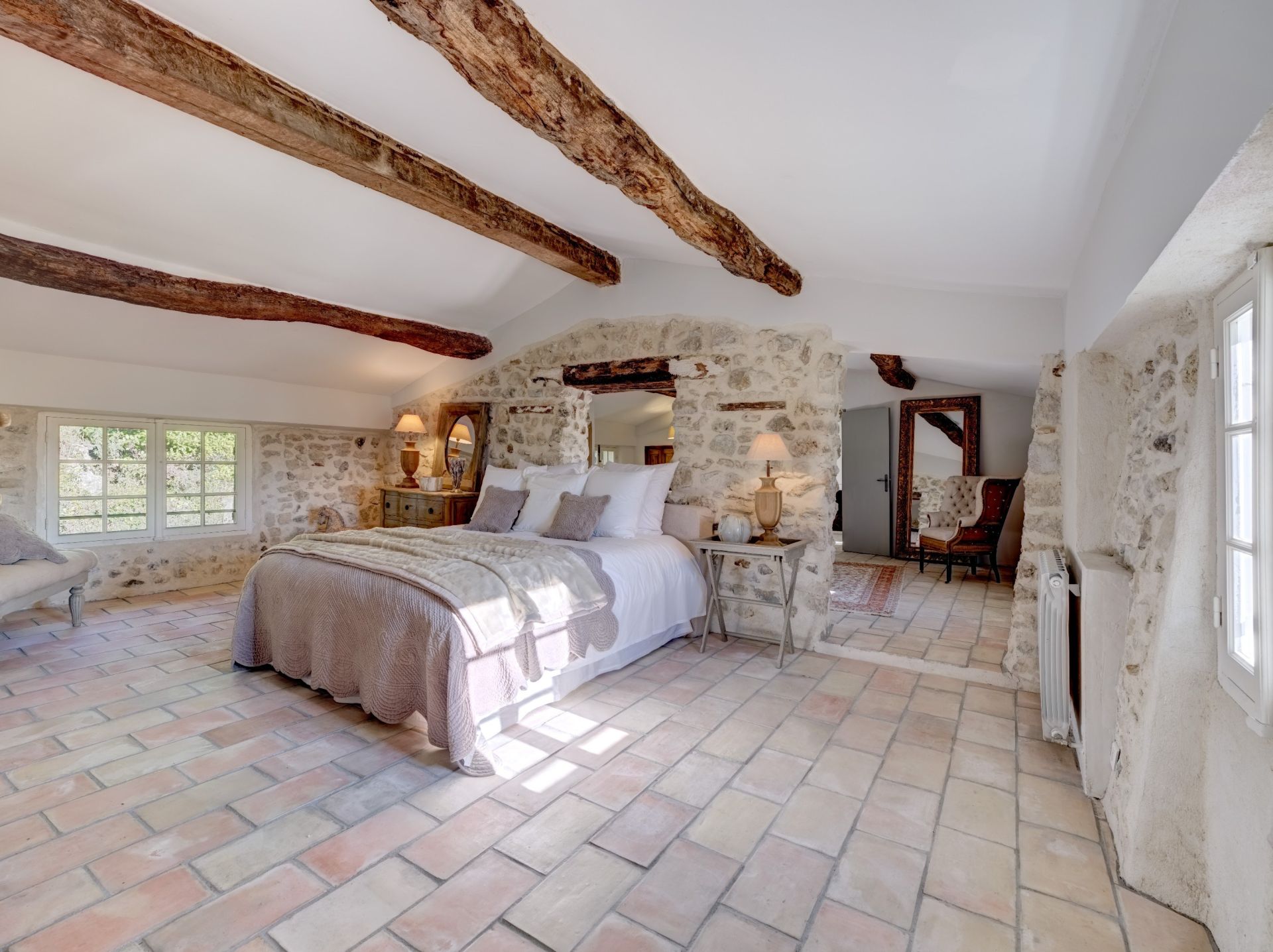 maison provençale 11 Pièces en vente sur CHATEAUNEUF GRASSE (06740)