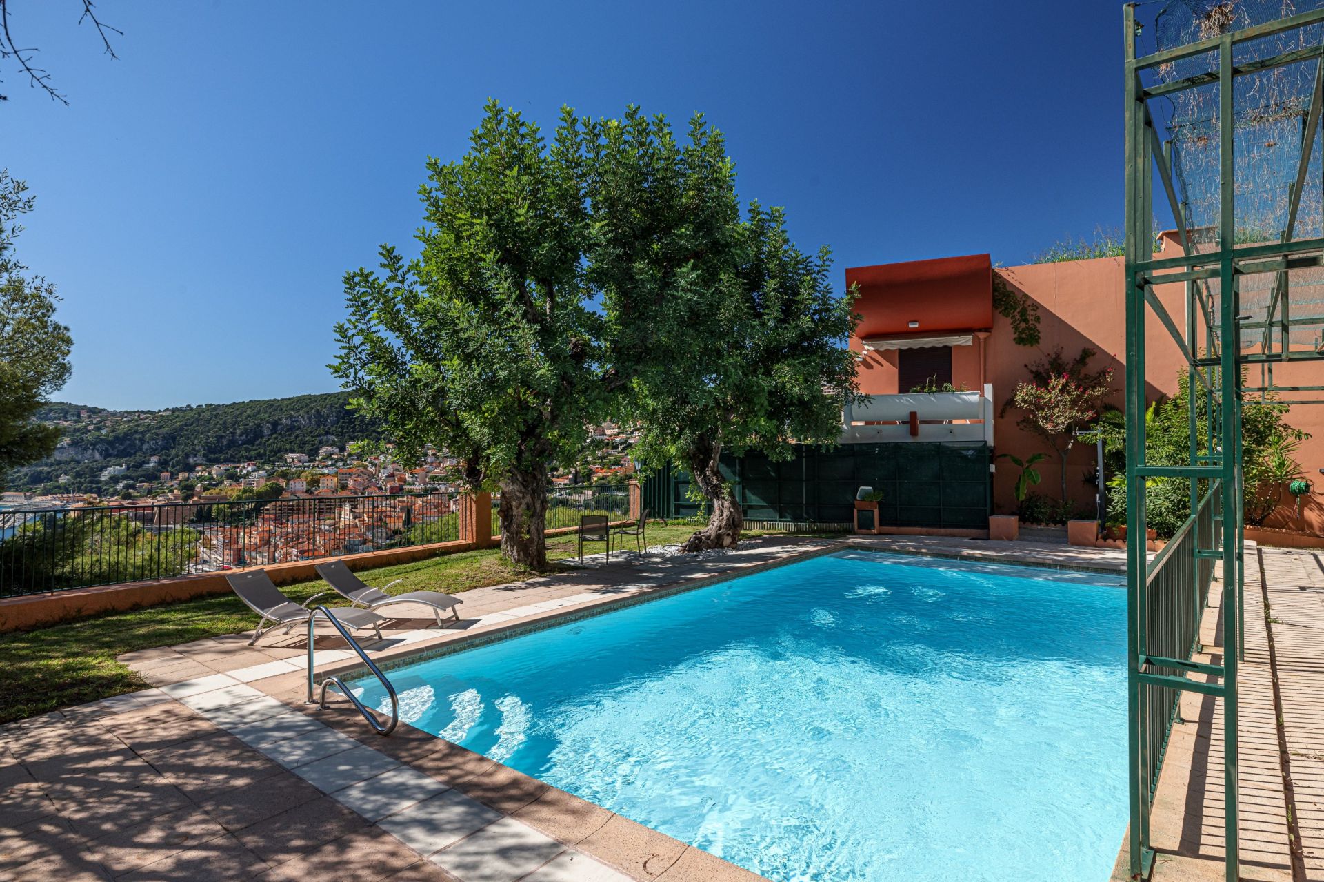 apartment 3 Rooms for sale on VILLEFRANCHE SUR MER (06230)