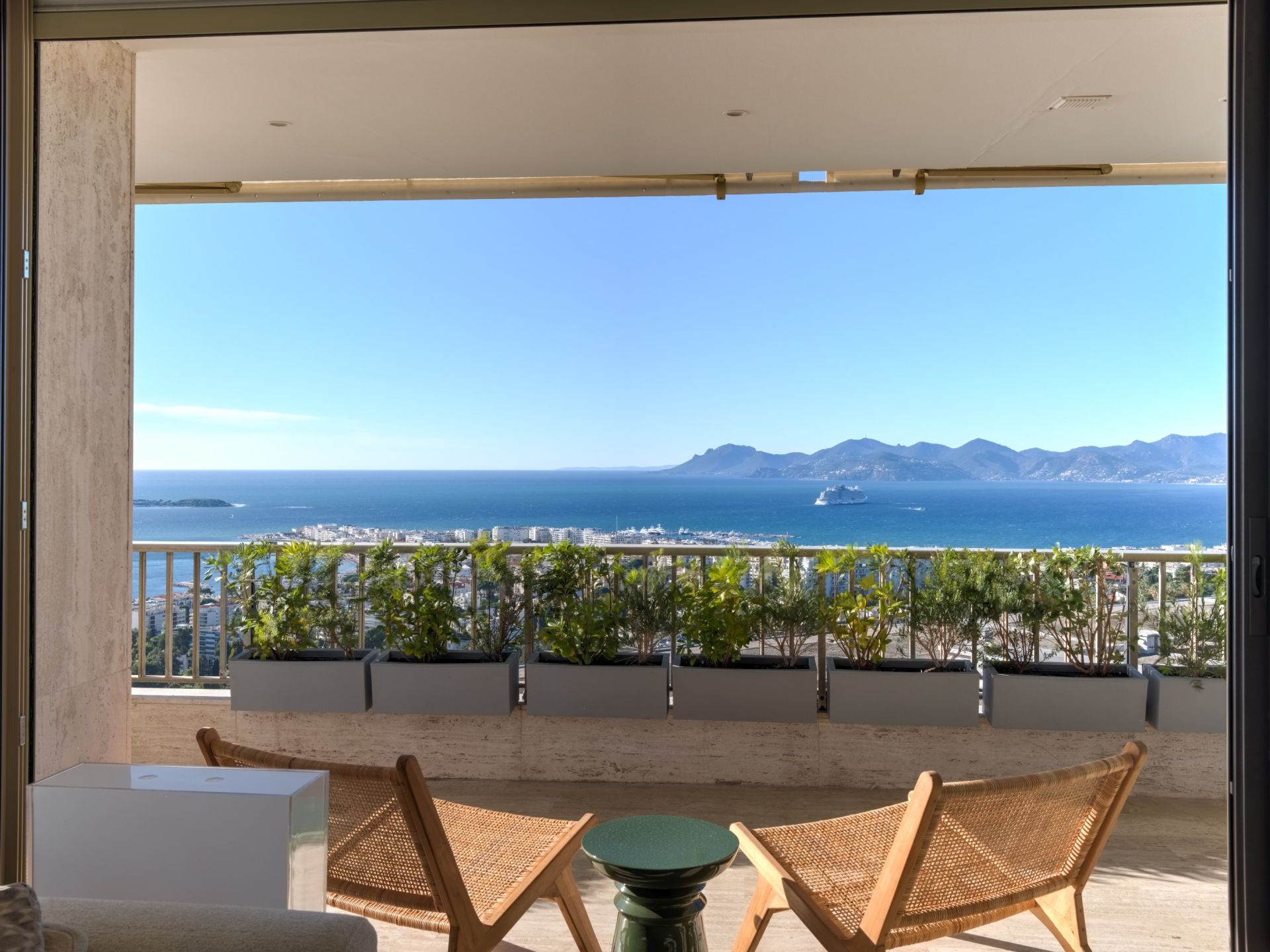 apartment 4 Rooms for sale on CANNES (06400)
