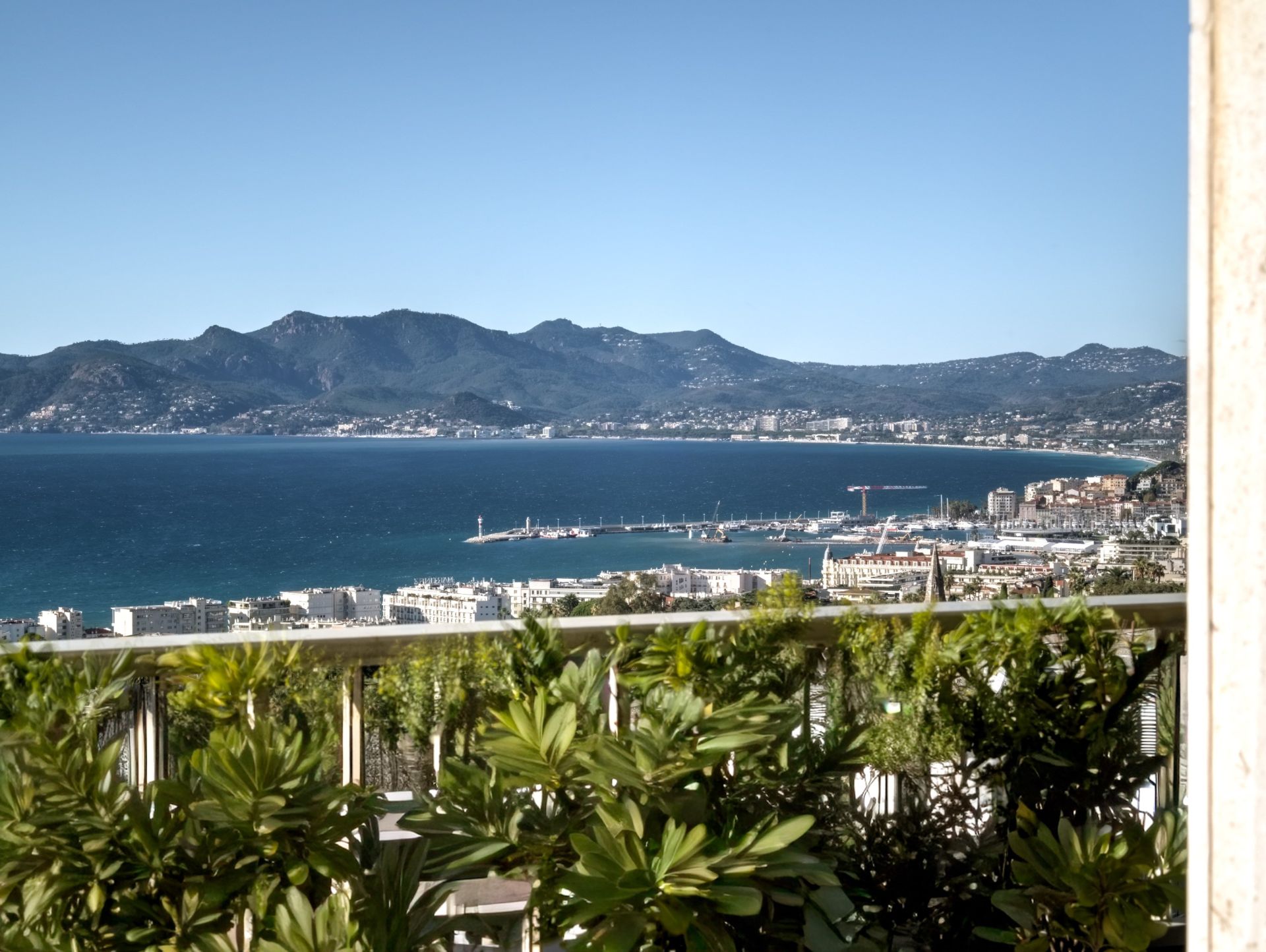 apartment 4 Rooms for sale on CANNES (06400)