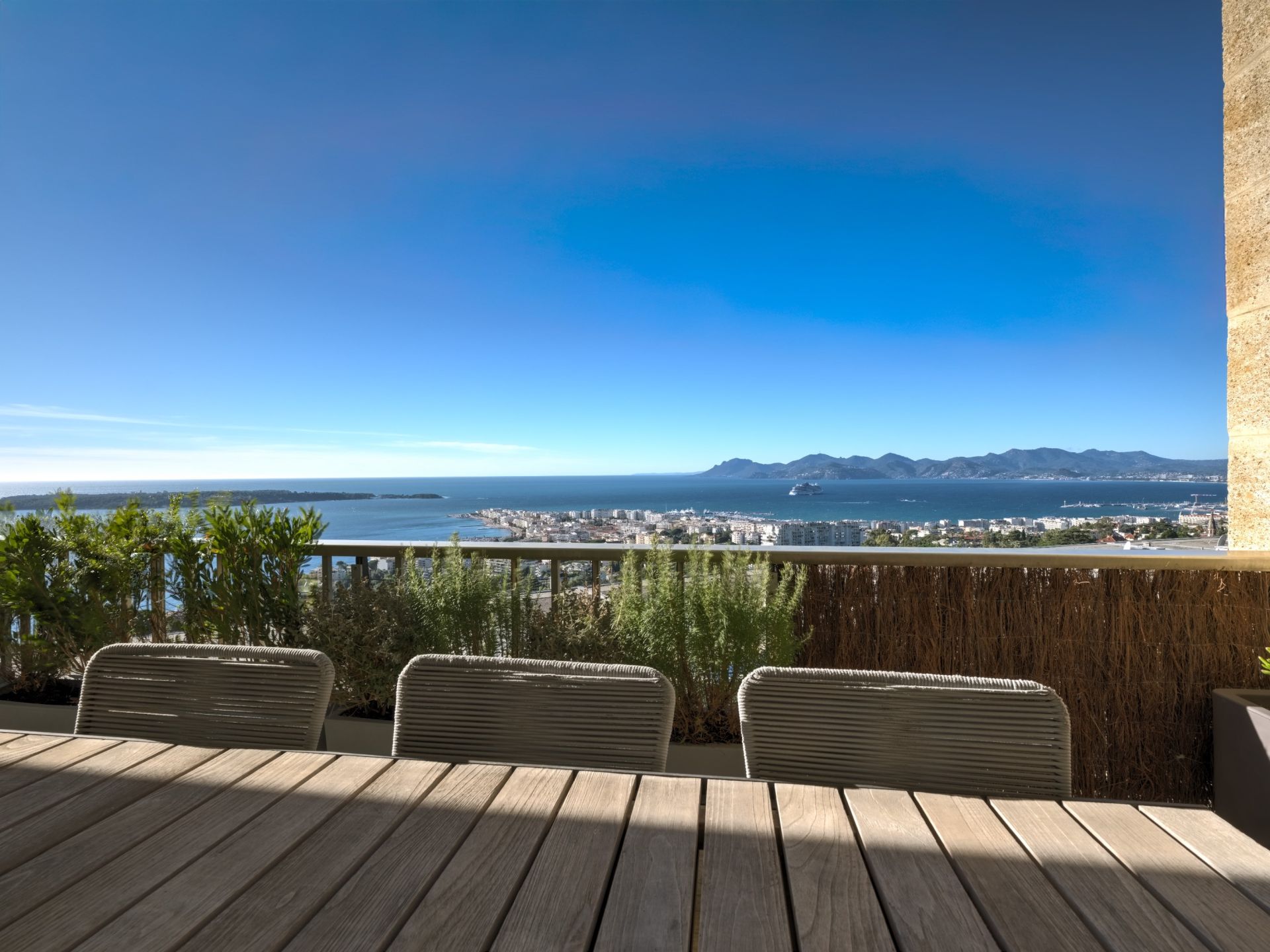 apartment 4 Rooms for sale on CANNES (06400)