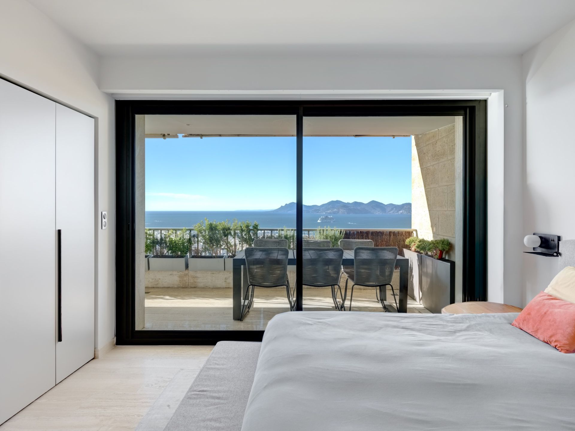 apartment 4 Rooms for sale on CANNES (06400)