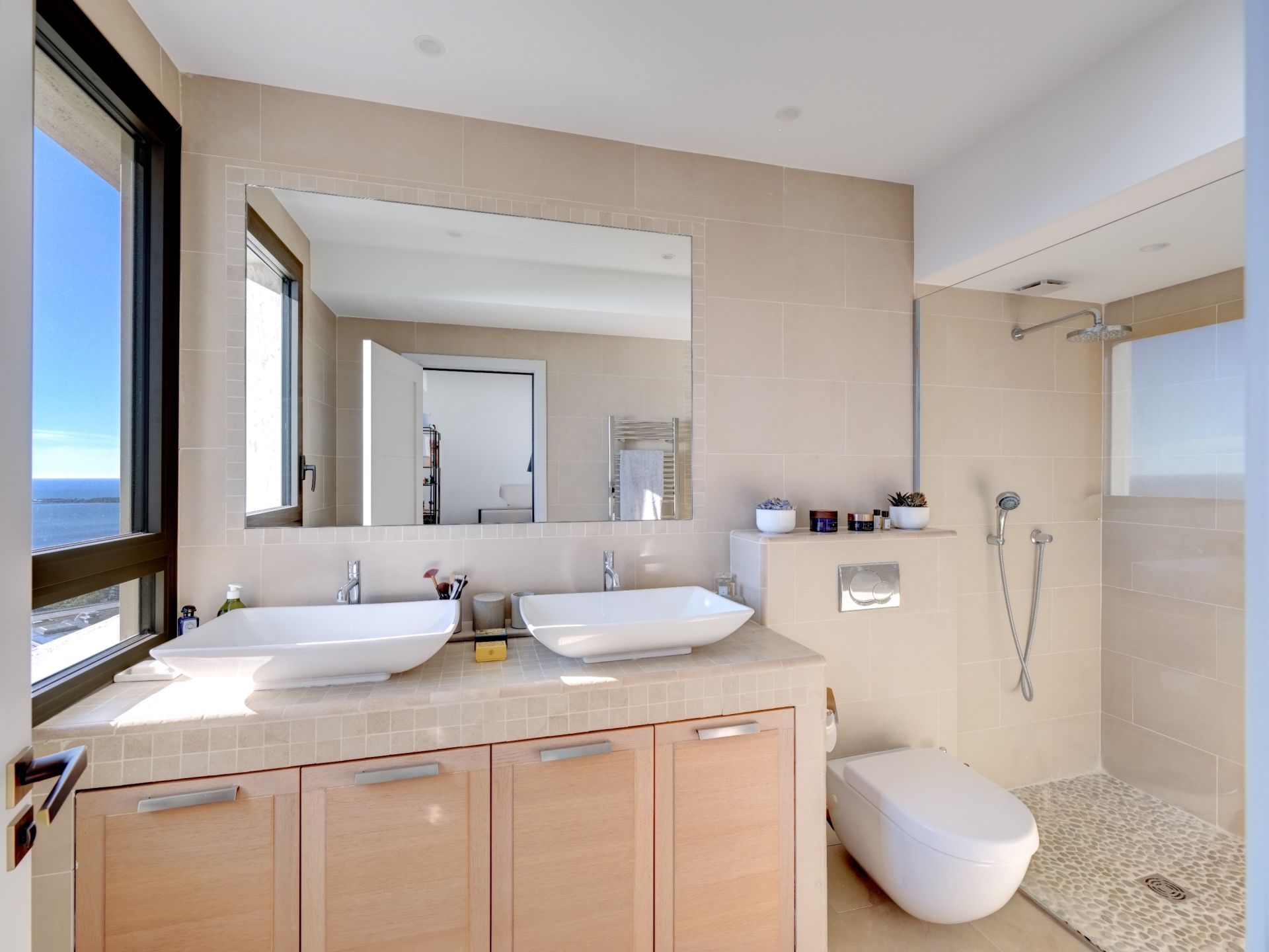 apartment 4 Rooms for sale on CANNES (06400)
