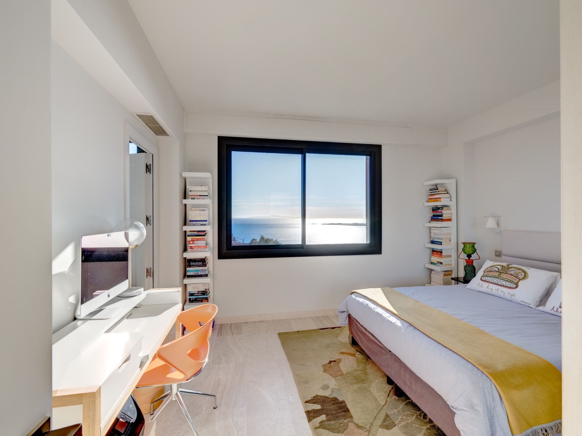 apartment 4 Rooms for sale on CANNES (06400)