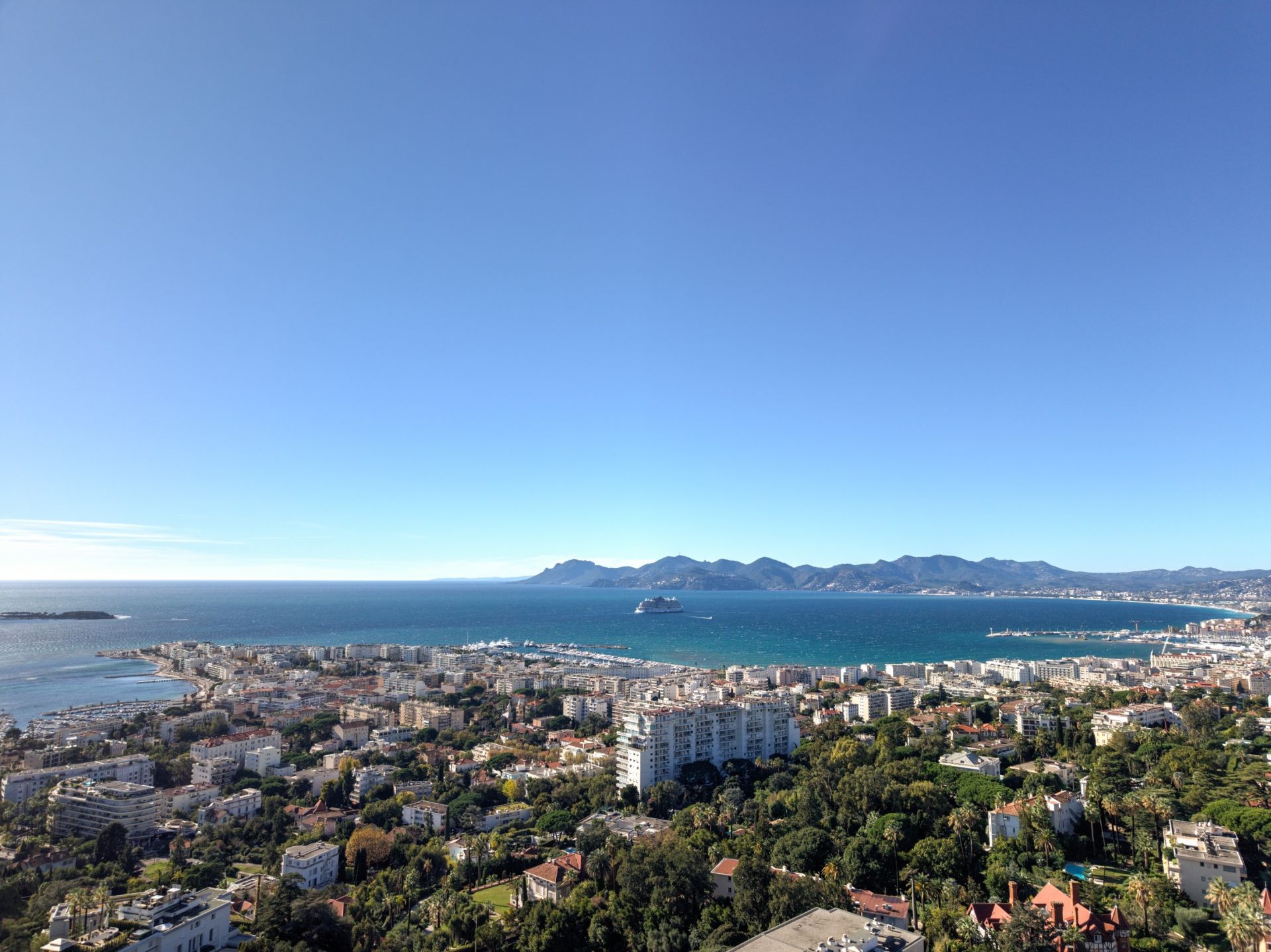 apartment 4 Rooms for sale on CANNES (06400)