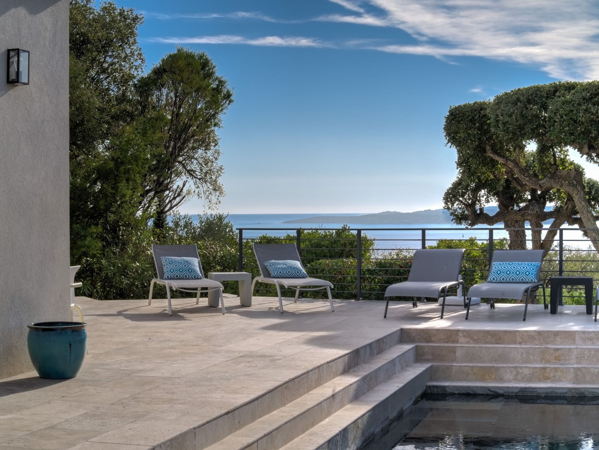 villa 8 Pièces en vente sur LES ISSAMBRES (83380)