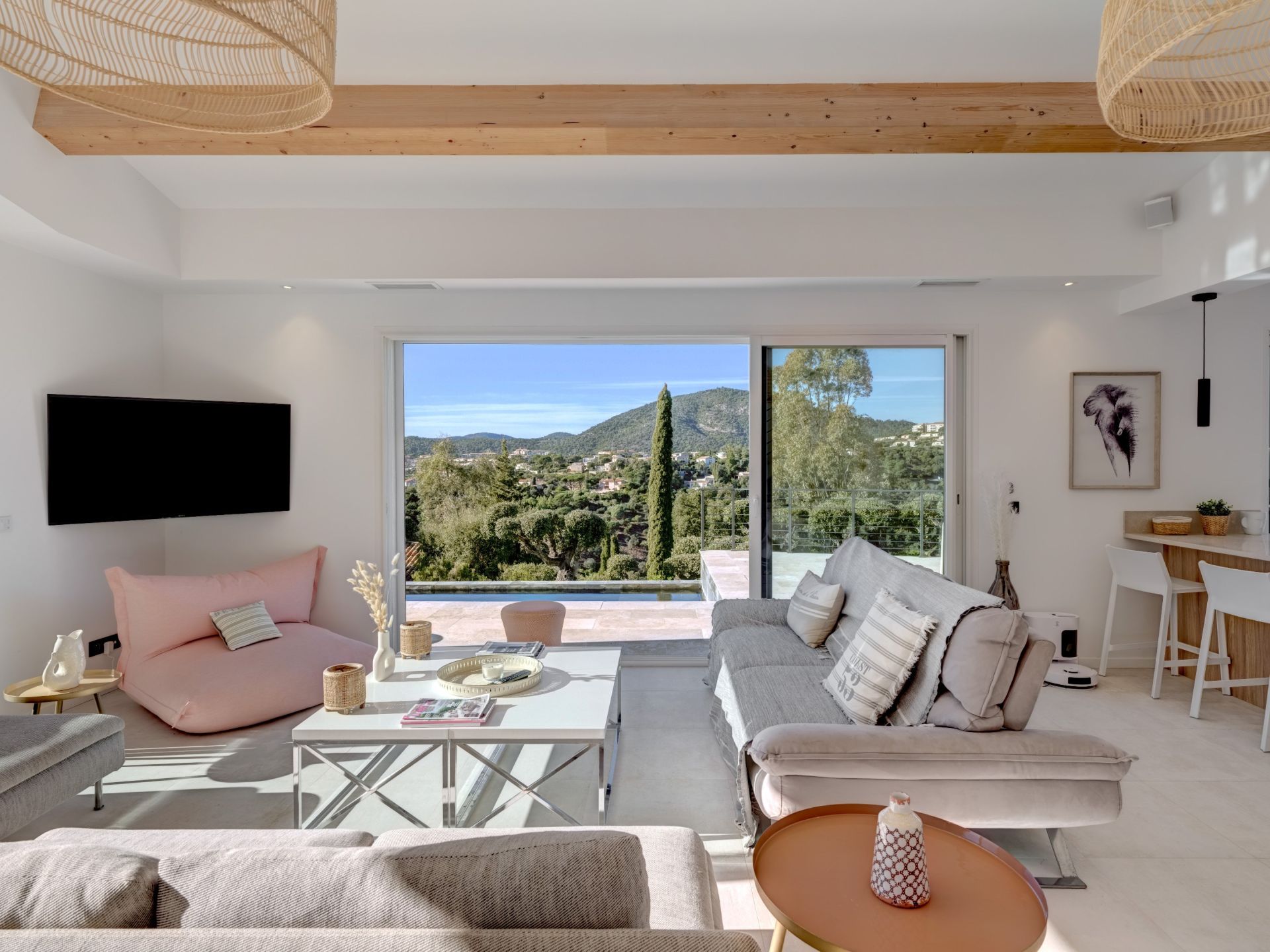 villa 8 Pièces en vente sur LES ISSAMBRES (83380)