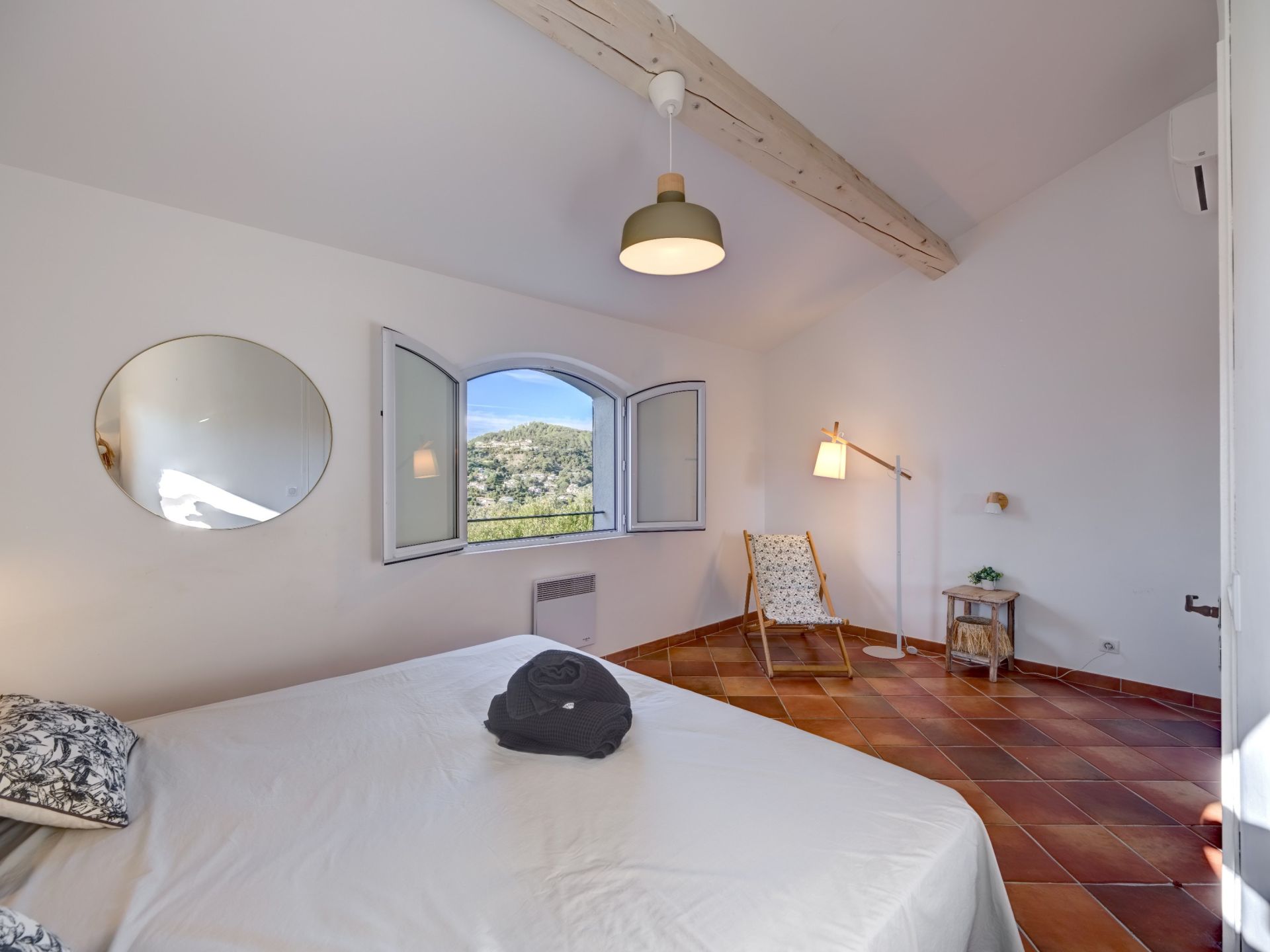 villa 8 Pièces en vente sur LES ISSAMBRES (83380)