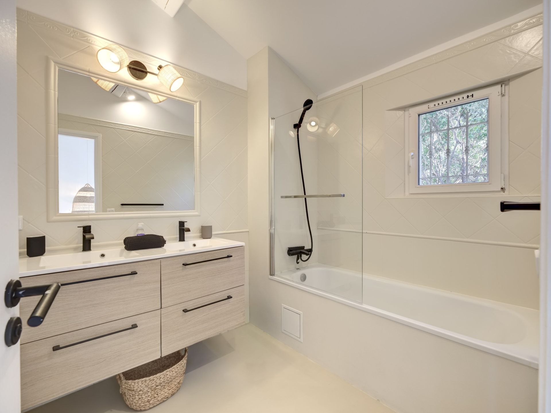 villa 8 Pièces en vente sur LES ISSAMBRES (83380)