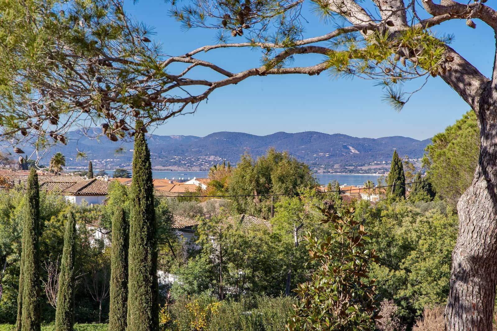 provencal house 6 Rooms for sale on ST TROPEZ (83990)