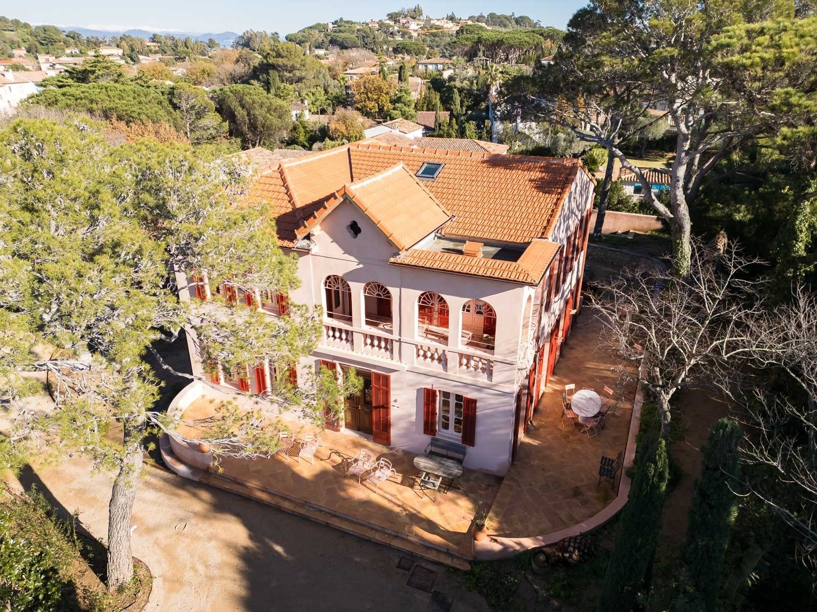 provencal house 6 Rooms for sale on ST TROPEZ (83990)