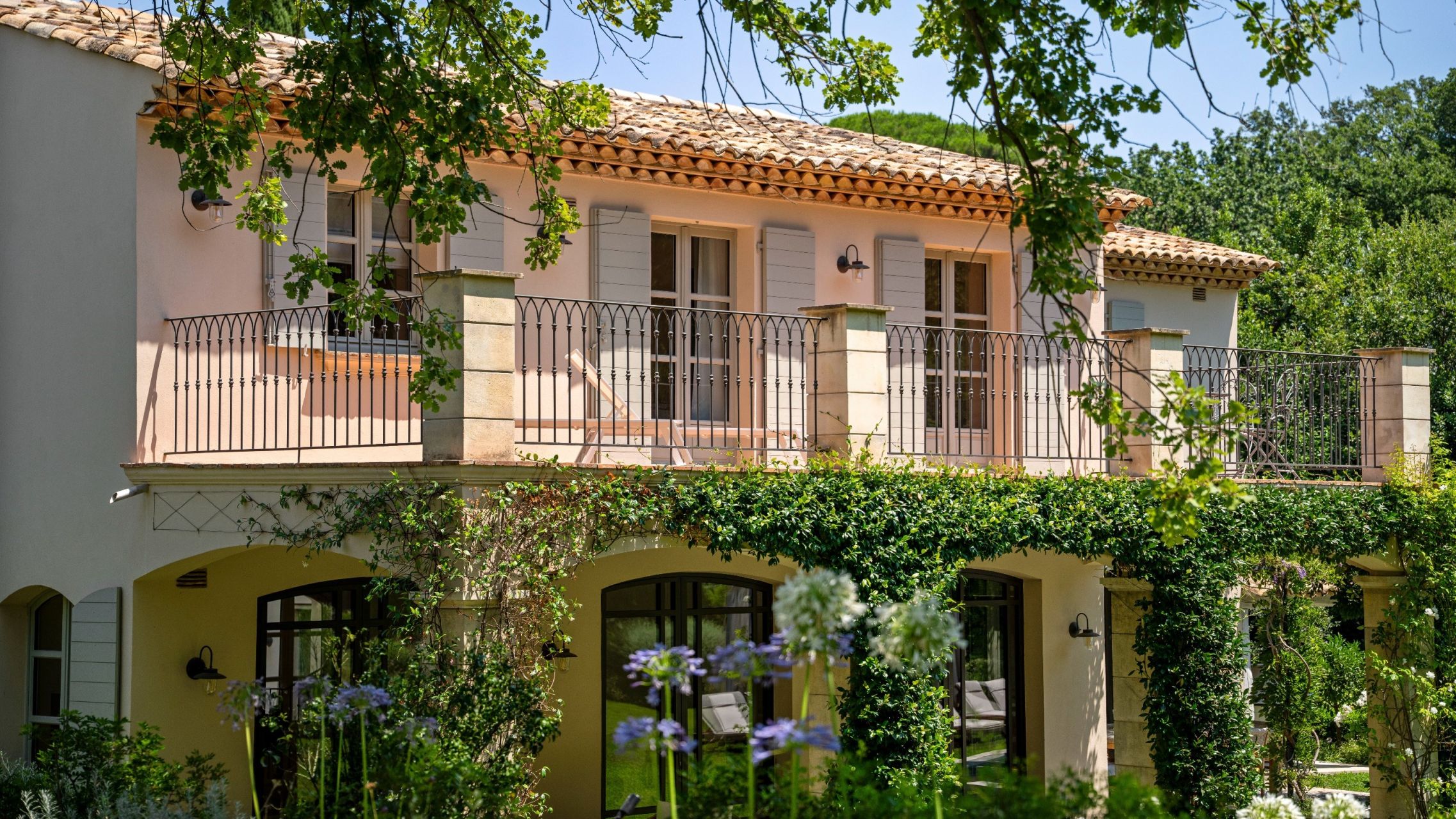 villa 15 Rooms for sale on ST TROPEZ (83990)