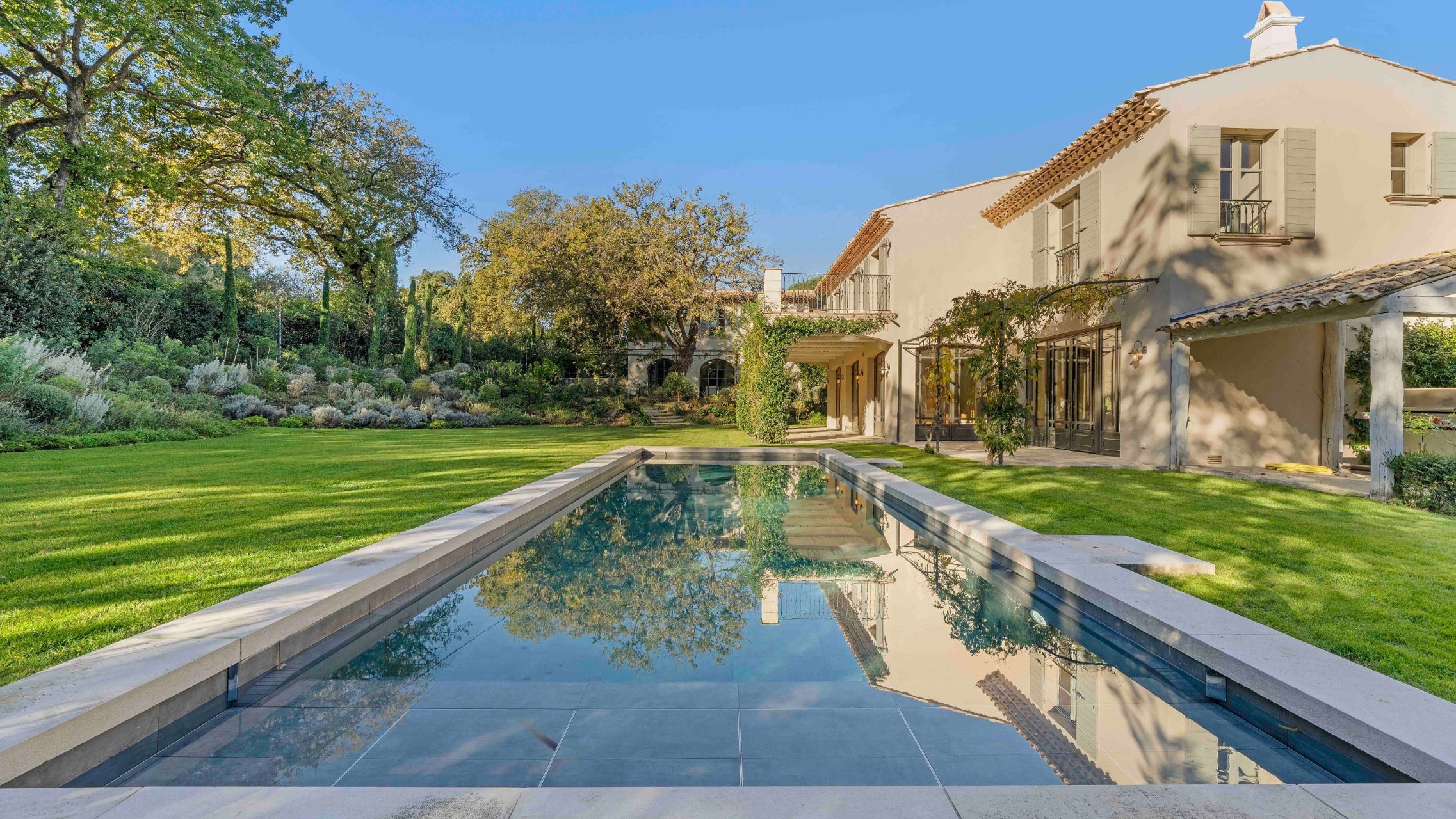 villa 15 Rooms for sale on ST TROPEZ (83990)