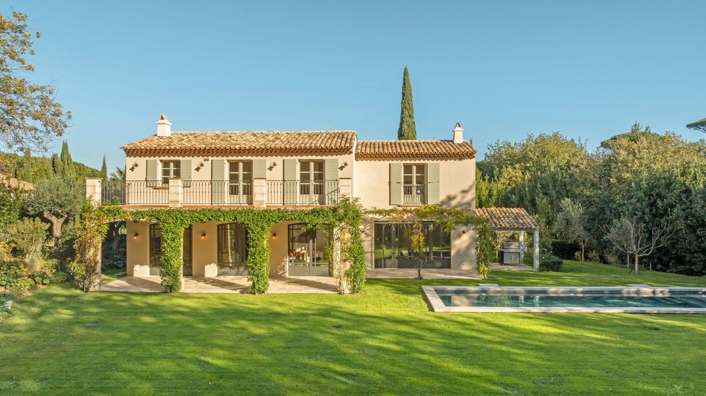 villa 15 Rooms for sale on ST TROPEZ (83990)