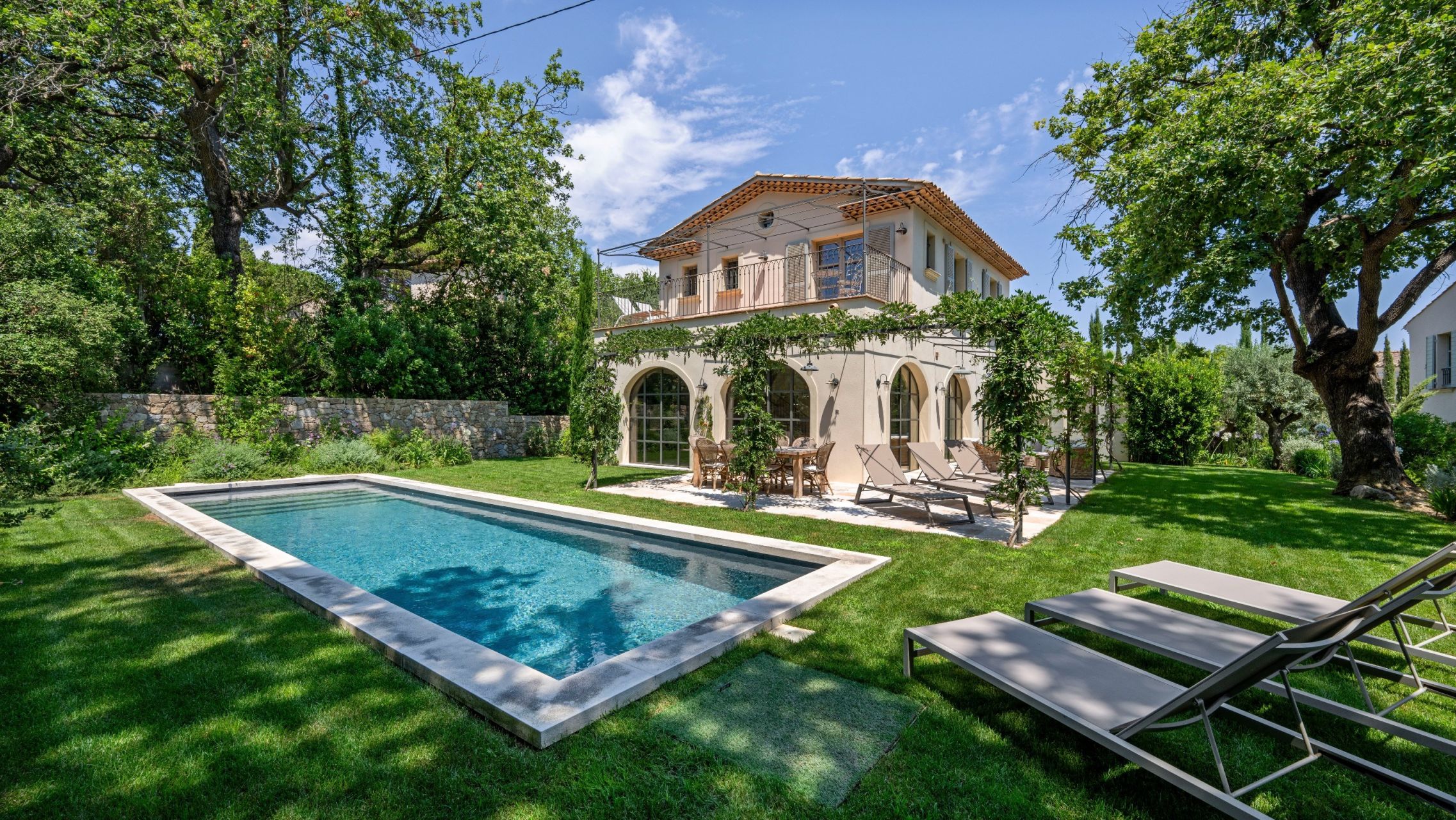 villa 15 Rooms for sale on ST TROPEZ (83990)