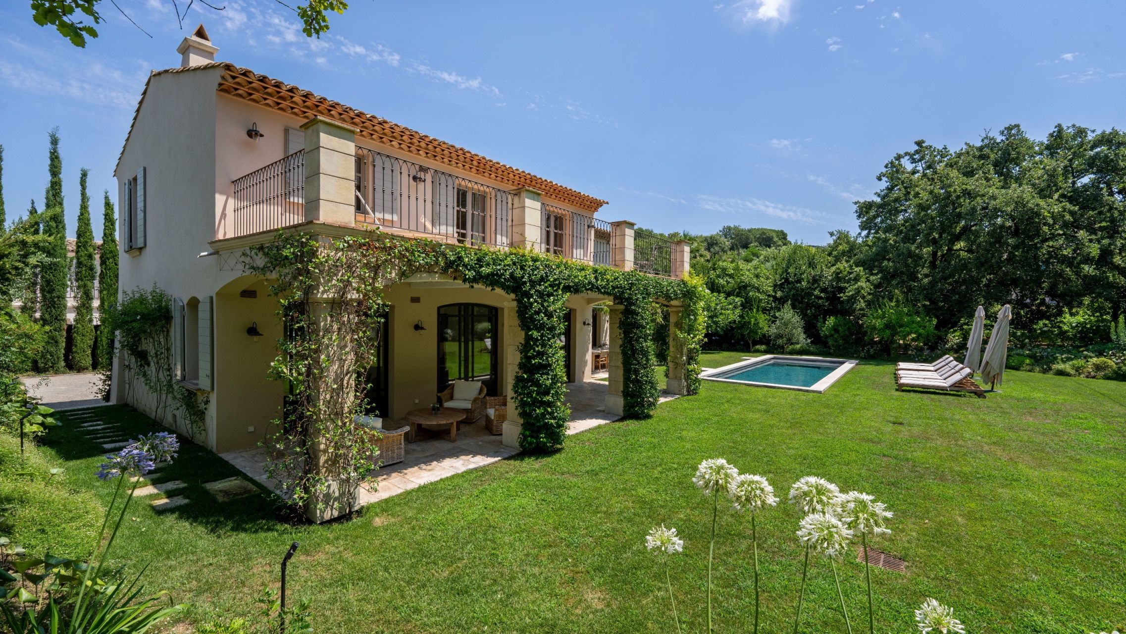 villa 15 Rooms for sale on ST TROPEZ (83990)