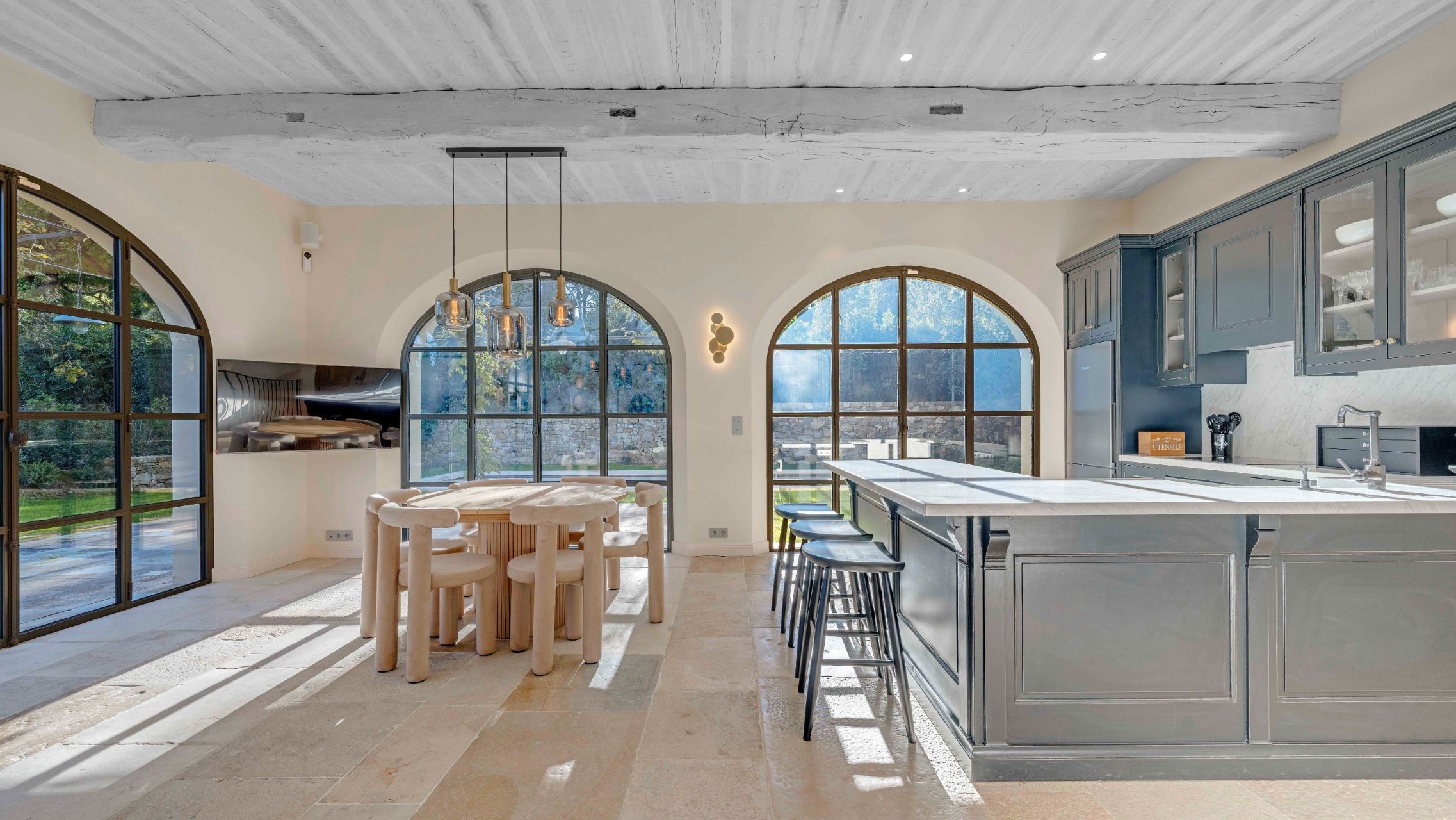 villa 15 Rooms for sale on ST TROPEZ (83990)