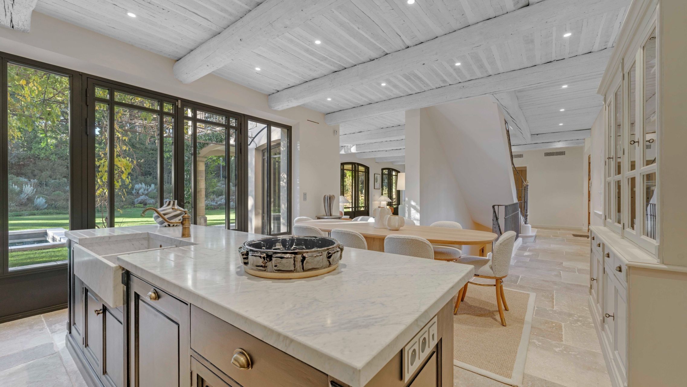 villa 15 Rooms for sale on ST TROPEZ (83990)