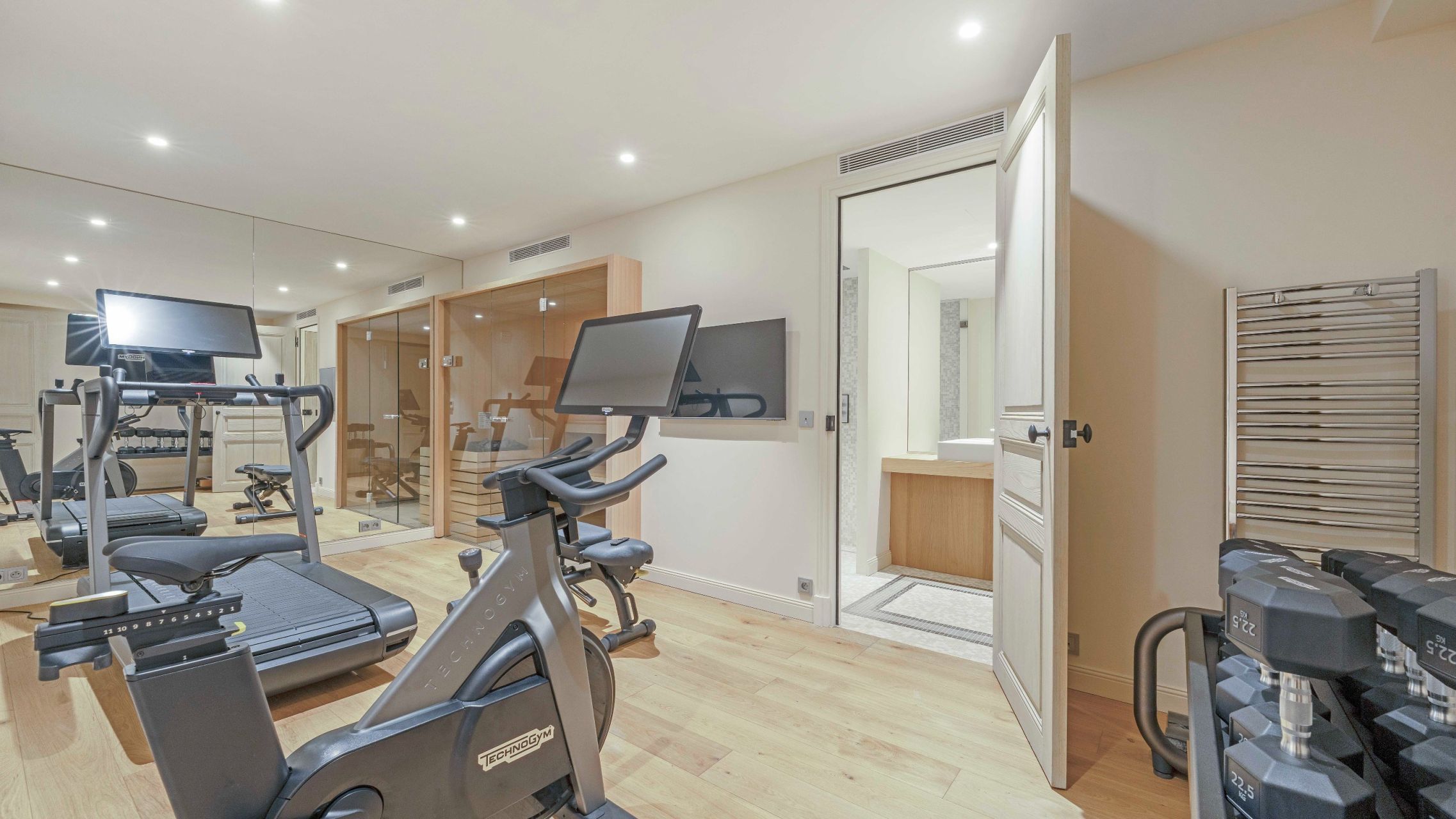 villa 15 Rooms for sale on ST TROPEZ (83990)