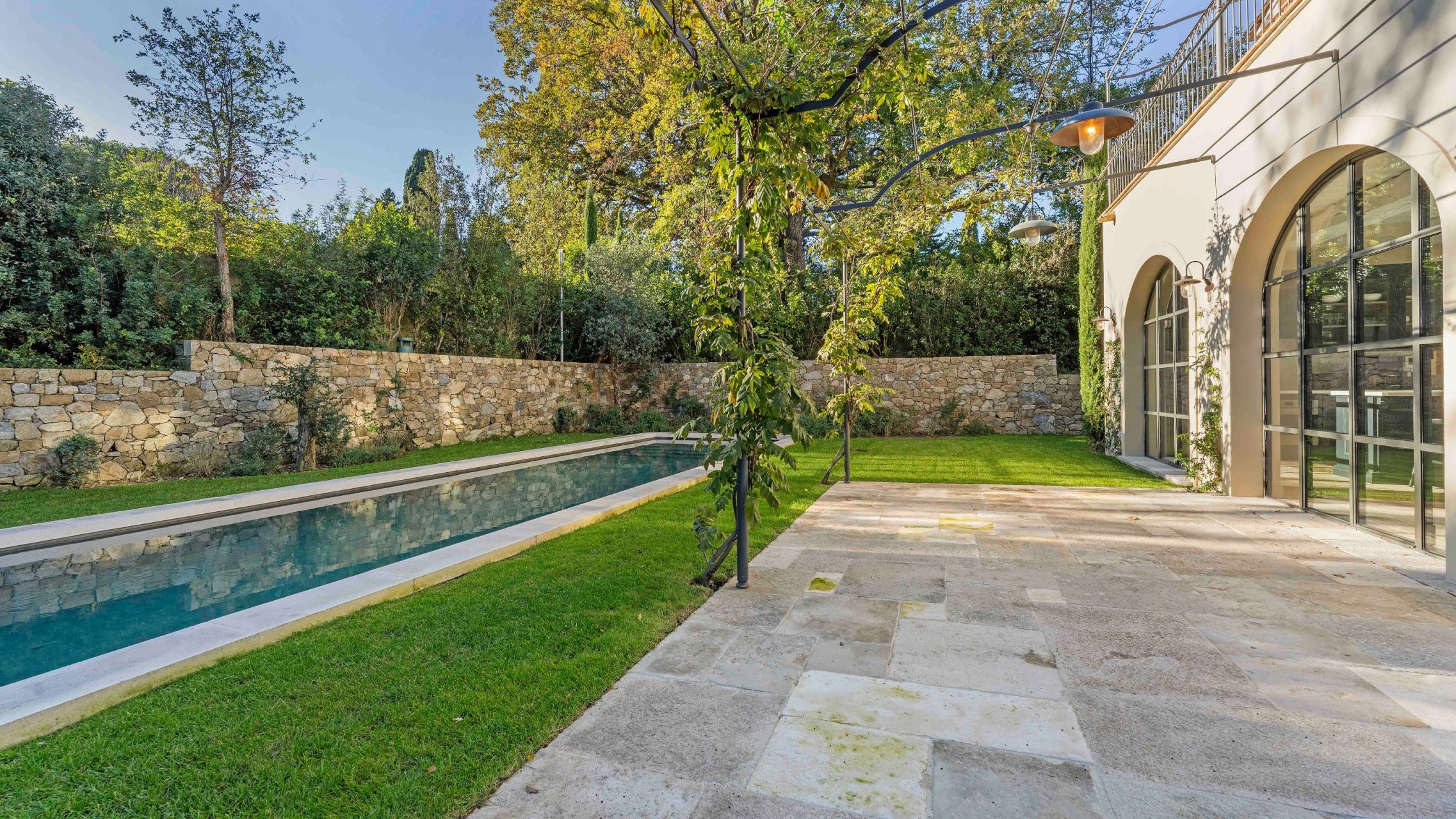 villa 15 Rooms for sale on ST TROPEZ (83990)