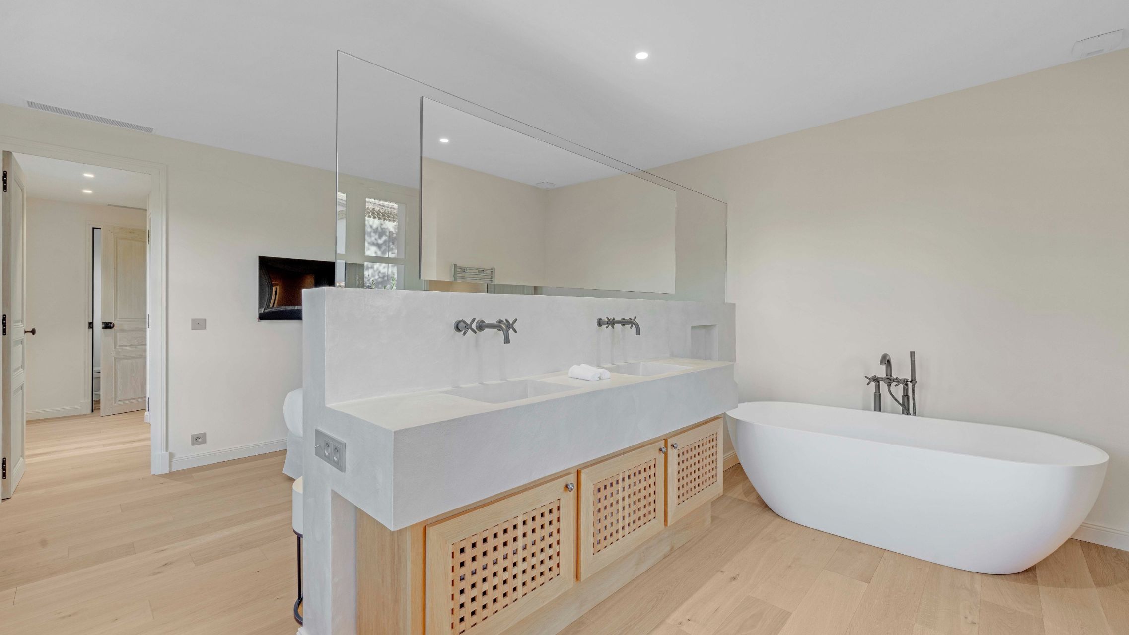villa 15 Rooms for sale on ST TROPEZ (83990)