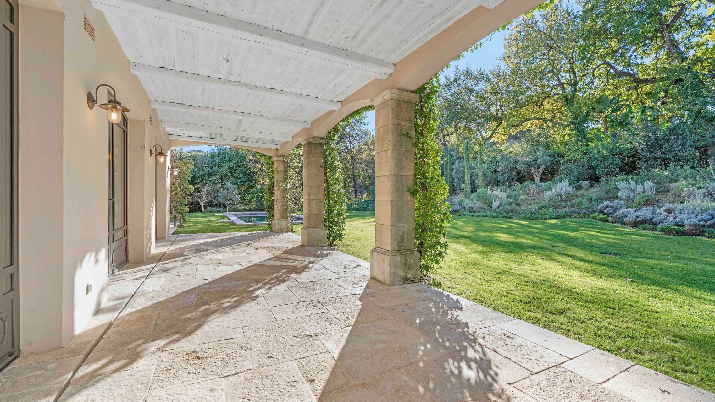 villa 15 Rooms for sale on ST TROPEZ (83990)