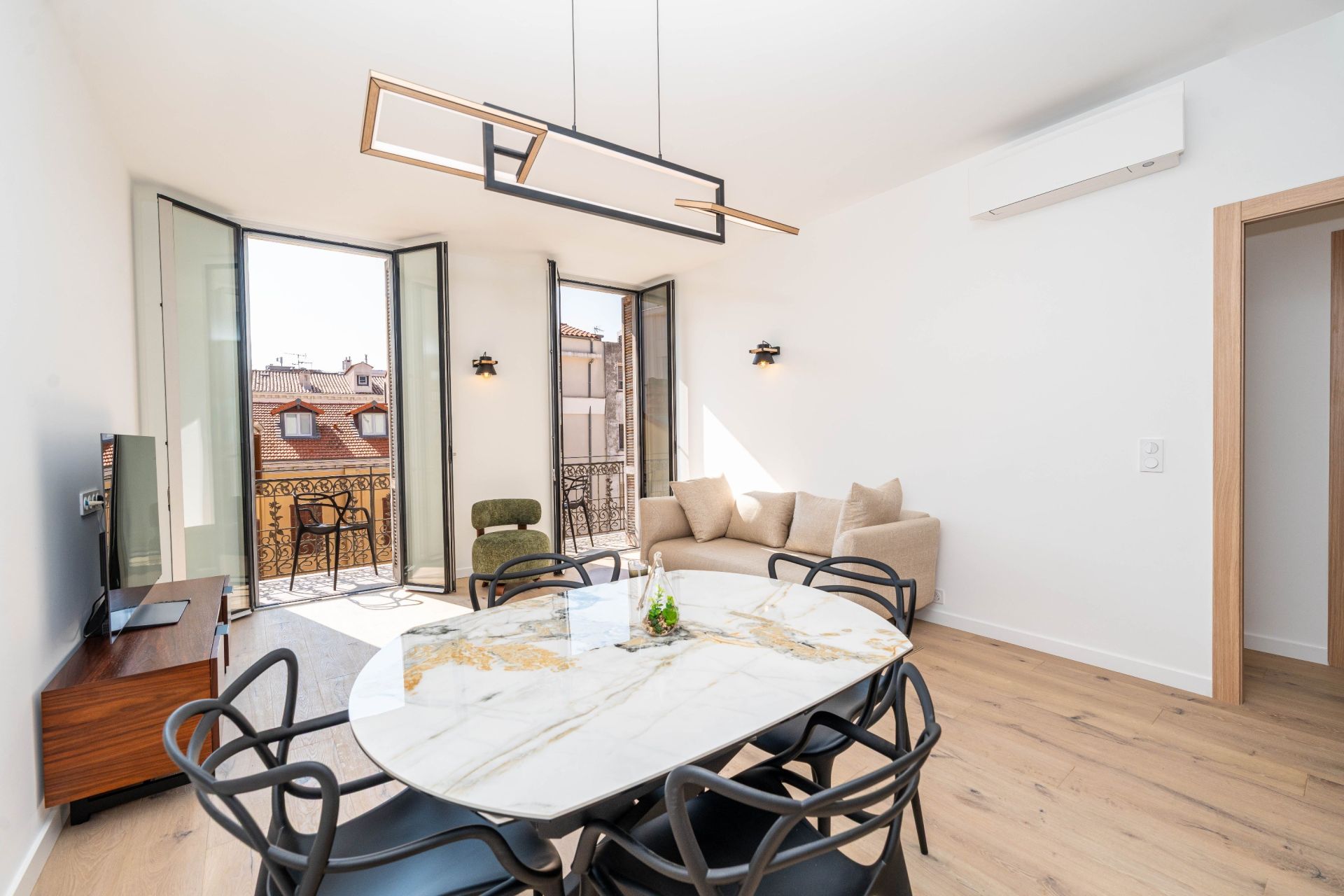 apartment 4 Rooms for sale on CANNES (06400)