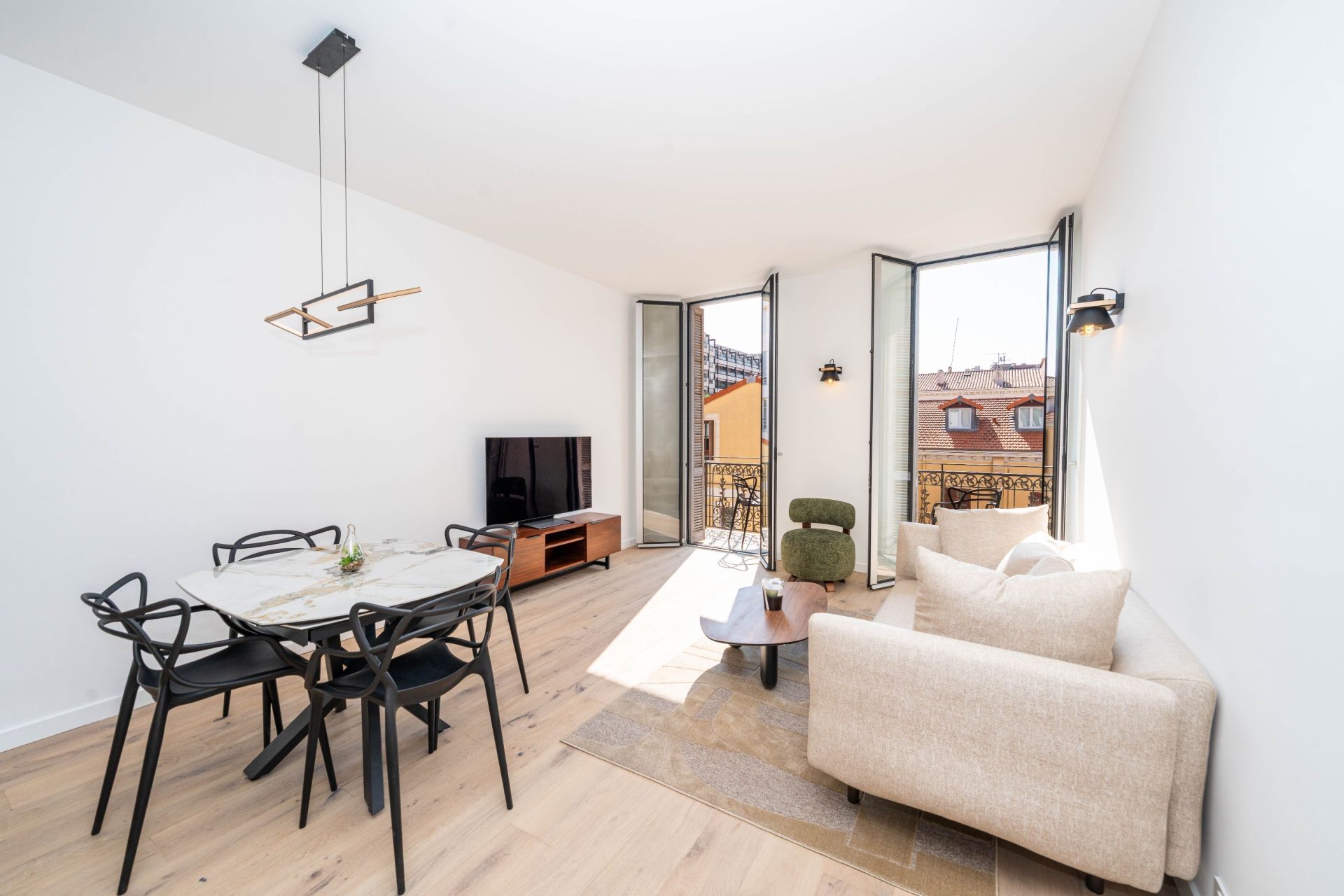 apartment 4 Rooms for sale on CANNES (06400)