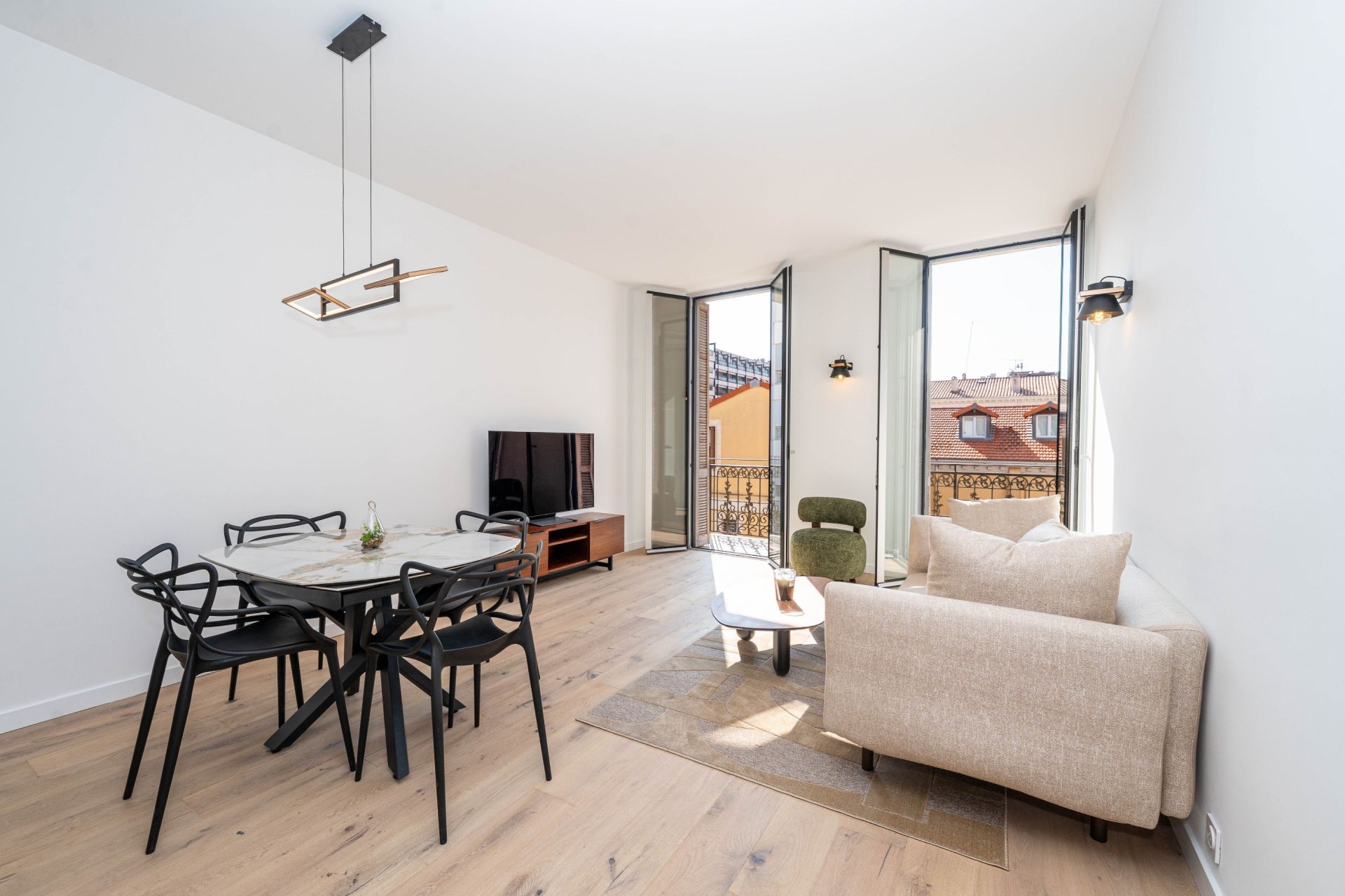 apartment 4 Rooms for sale on CANNES (06400)