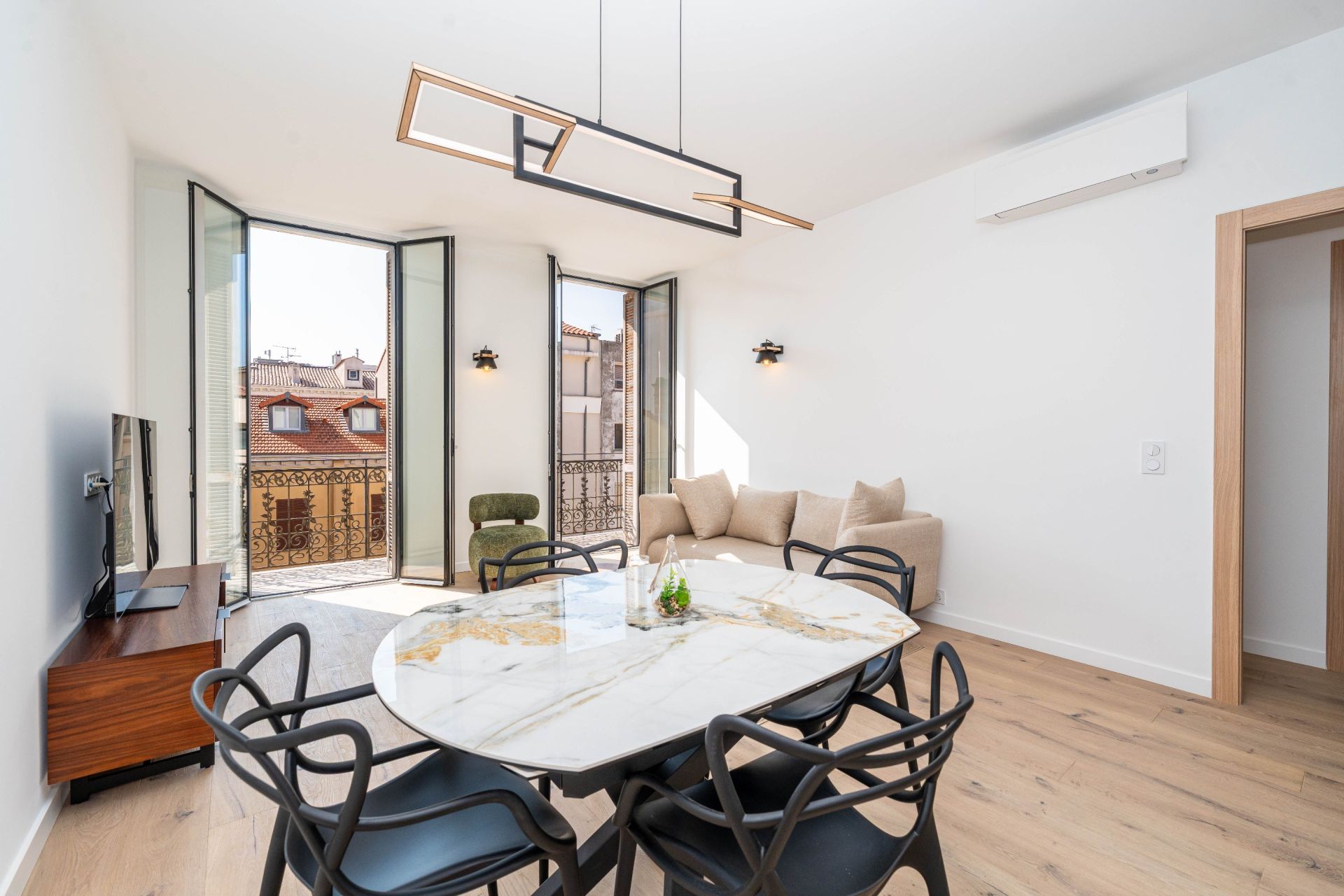 apartment 4 Rooms for sale on CANNES (06400)