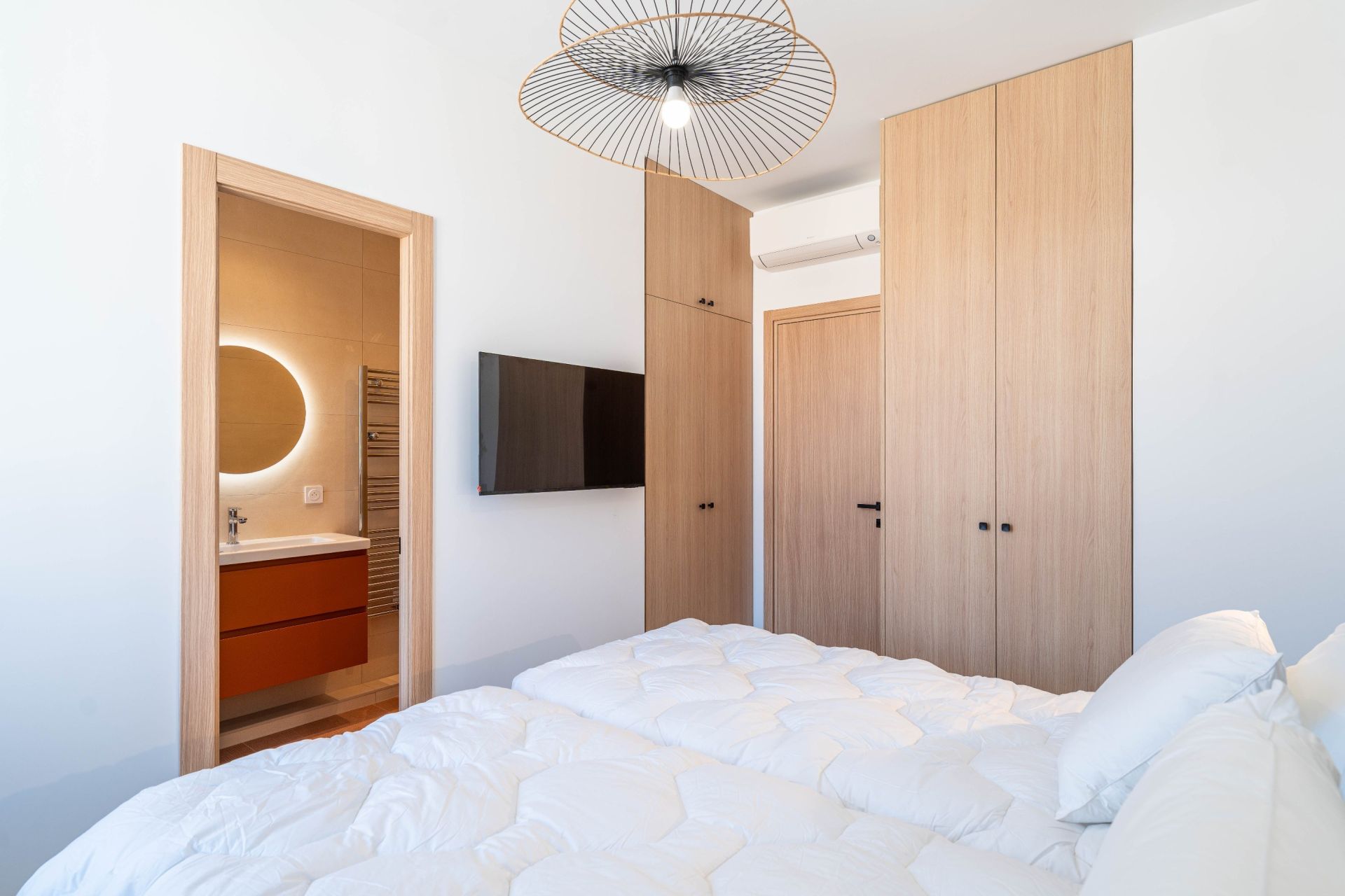 apartment 4 Rooms for sale on CANNES (06400)