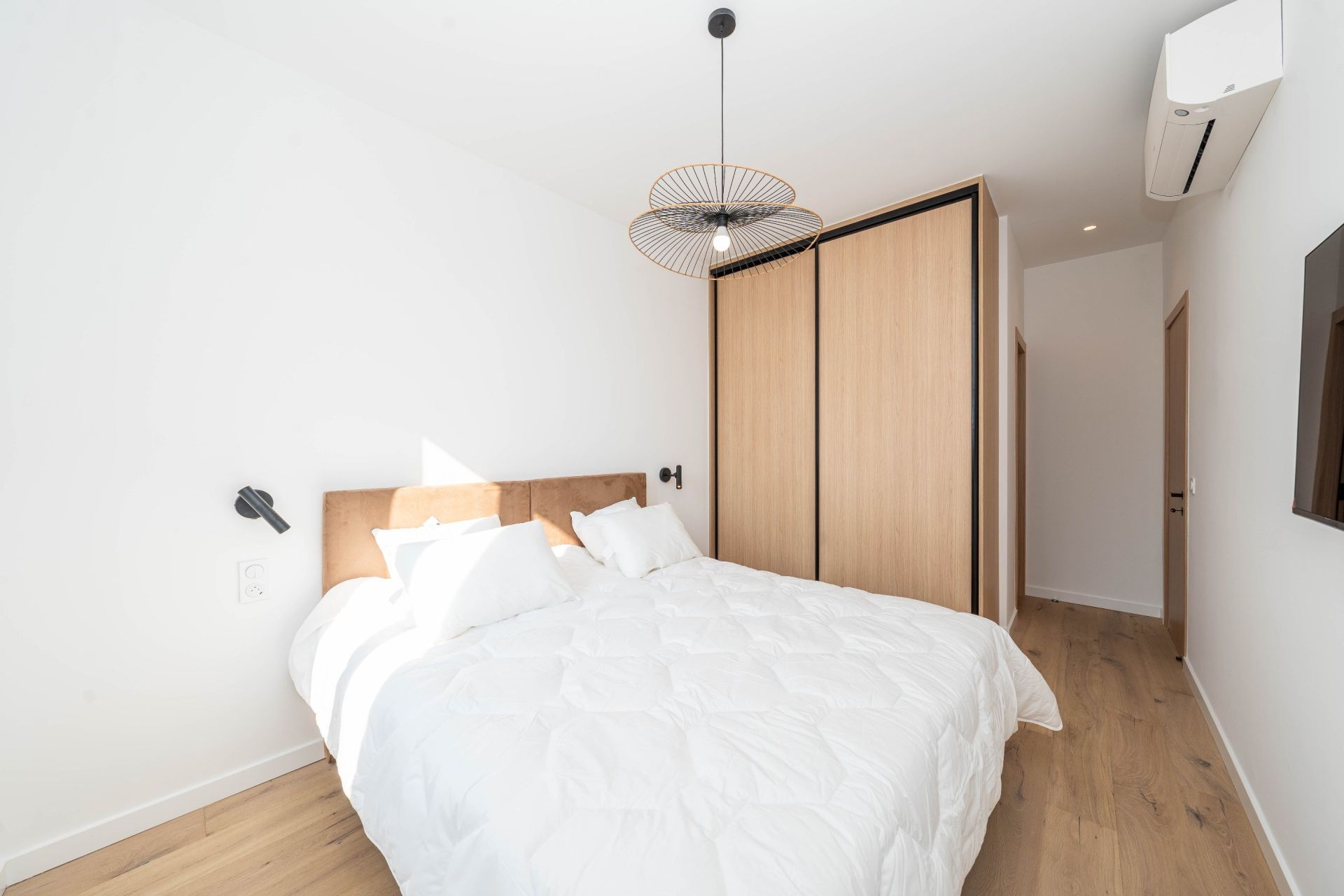 apartment 4 Rooms for sale on CANNES (06400)