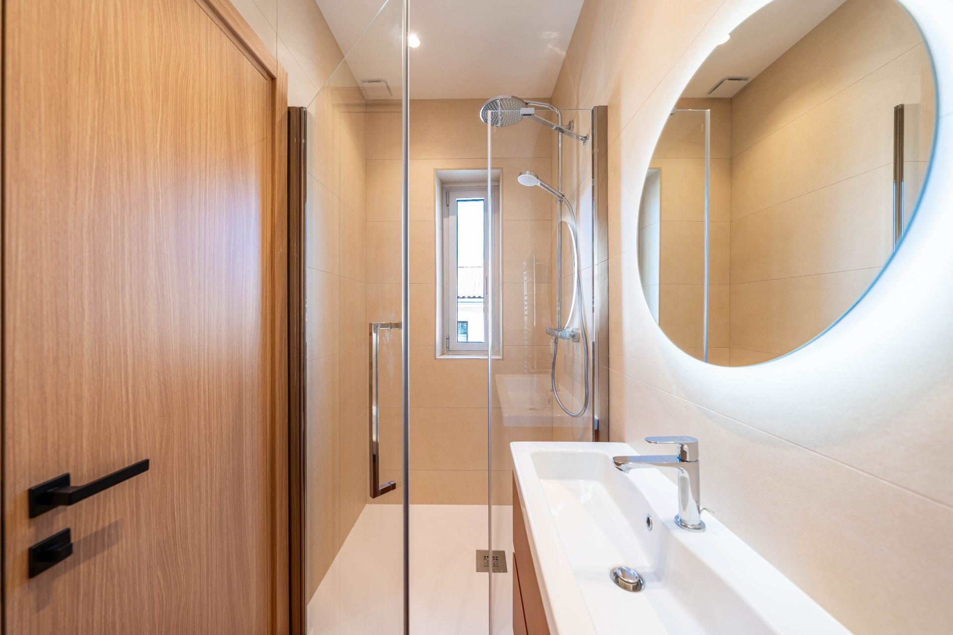 apartment 4 Rooms for sale on CANNES (06400)