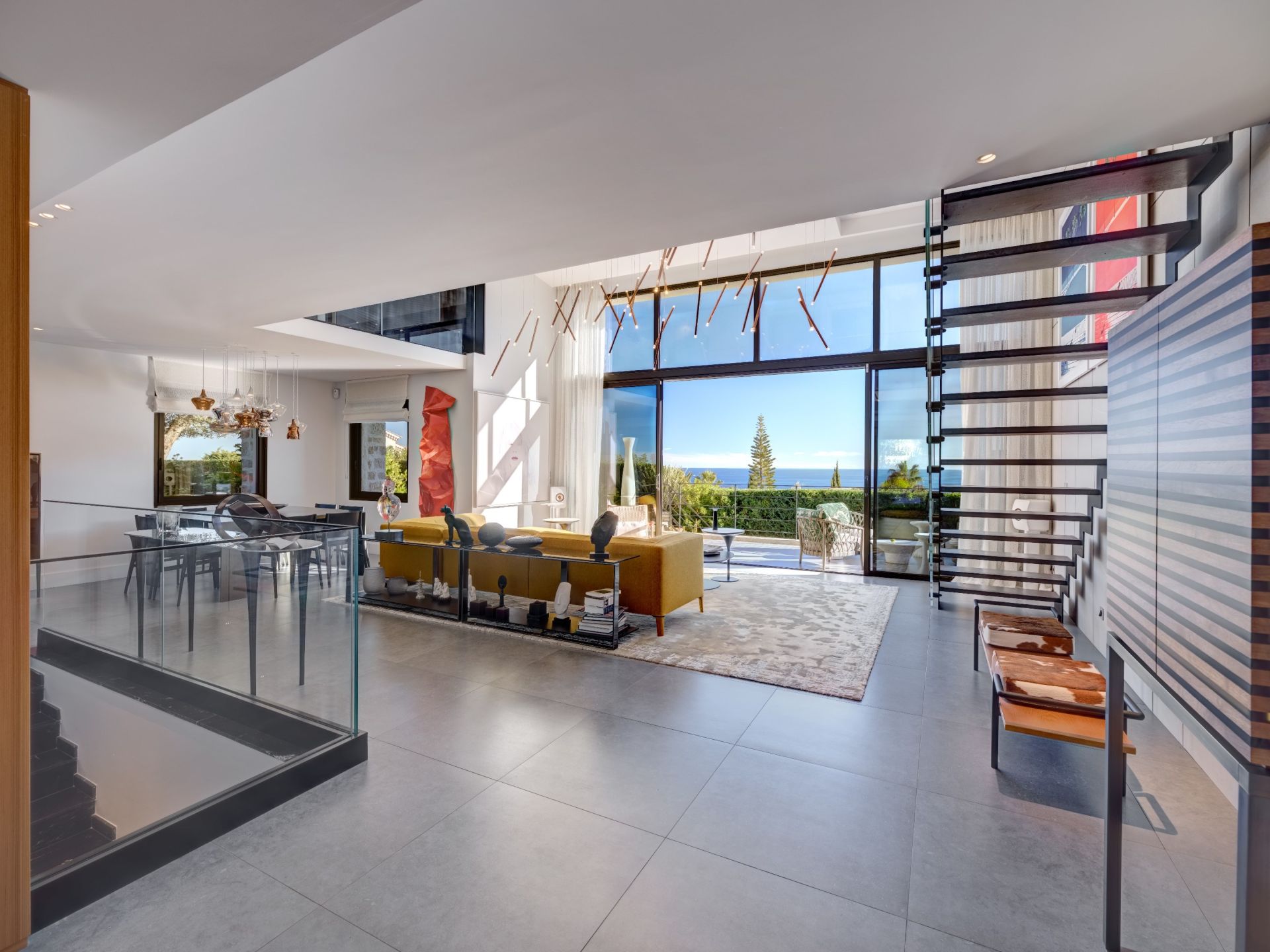 villa 5 Rooms for sale on CANNES (06400)