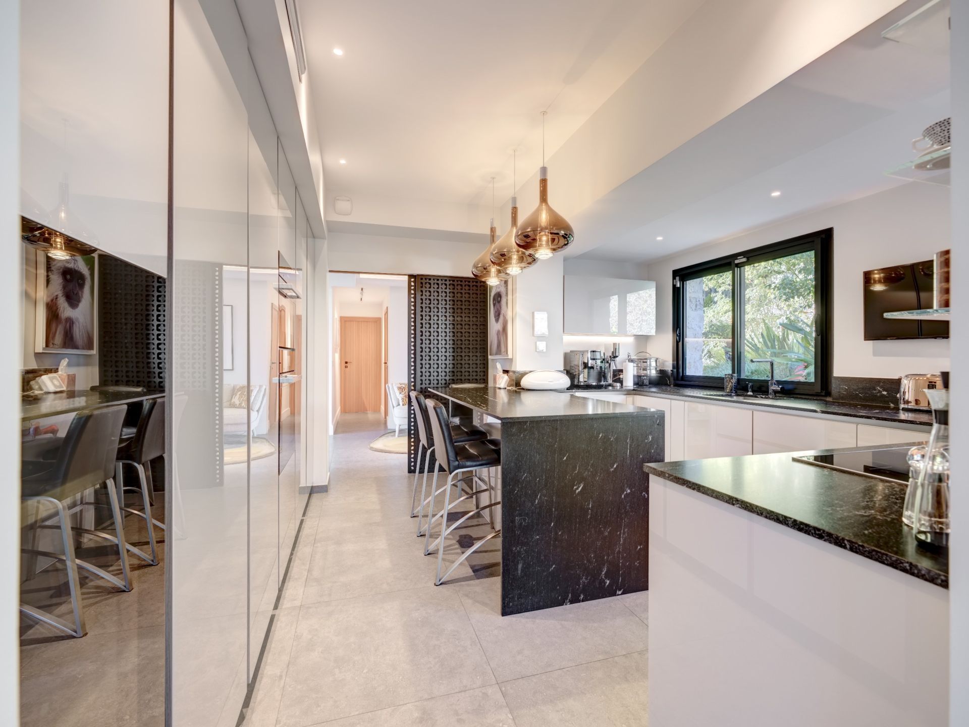villa 5 Rooms for sale on CANNES (06400)