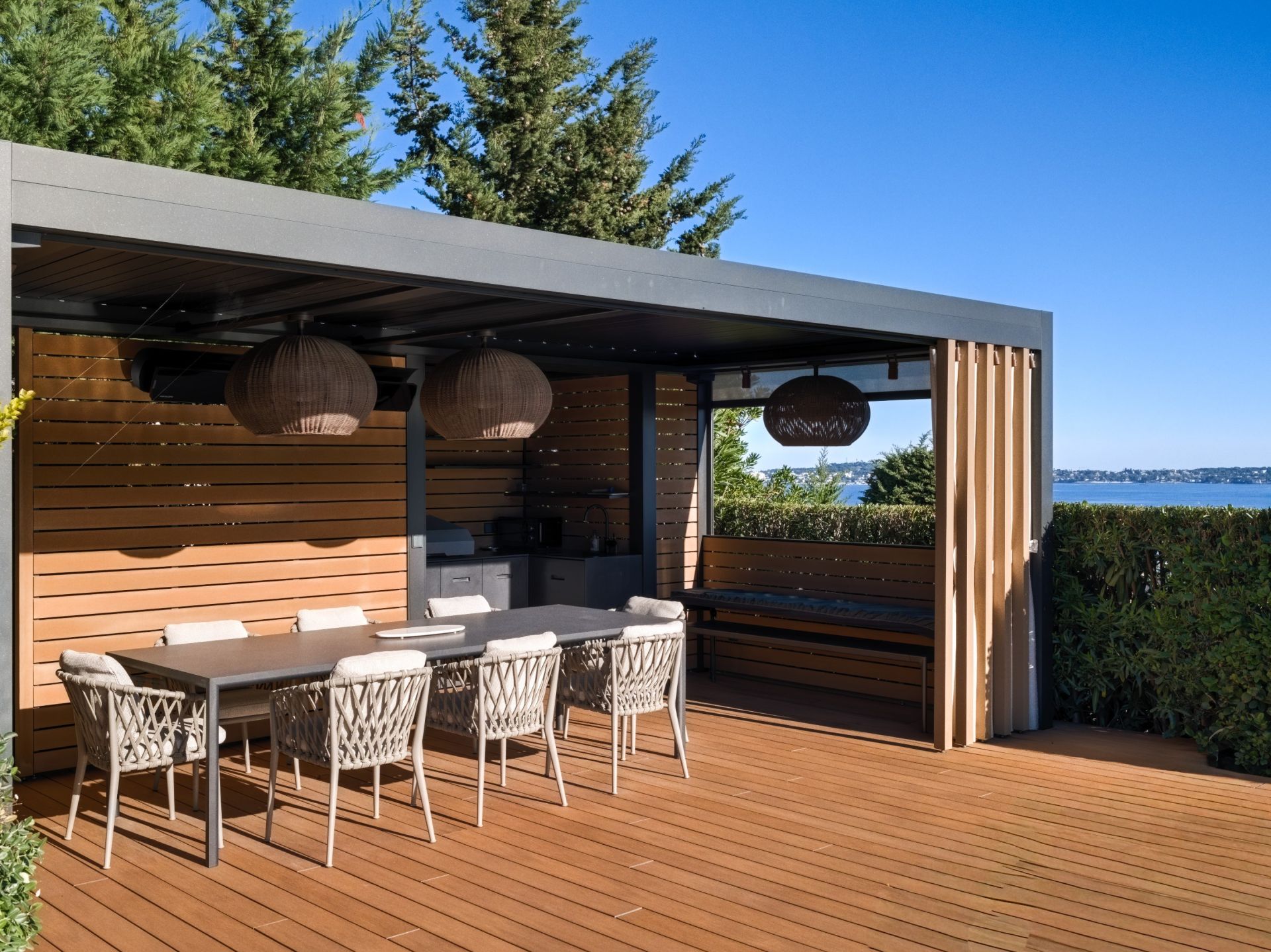 villa 5 Rooms for sale on CANNES (06400)