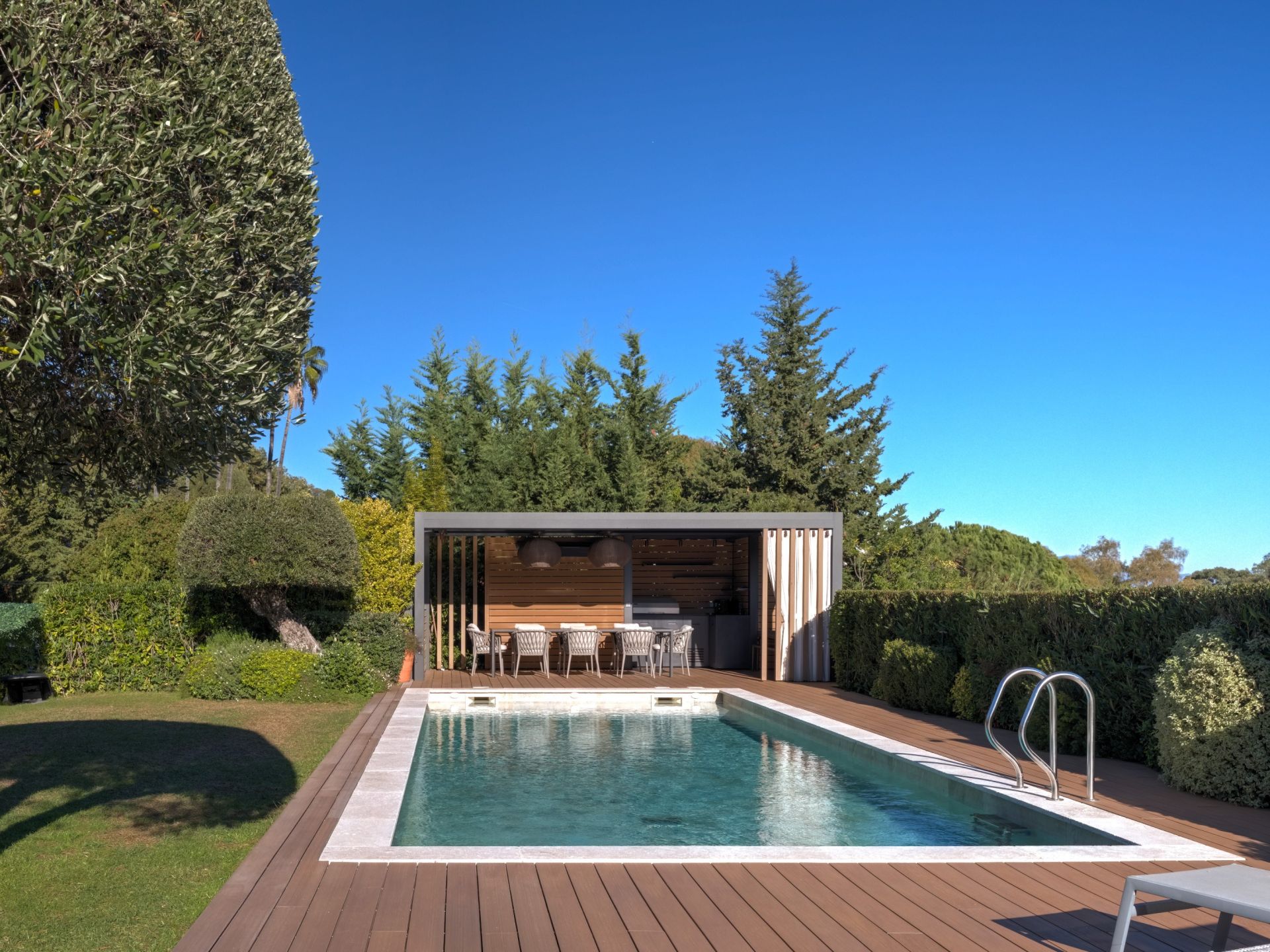 villa 5 Rooms for sale on CANNES (06400)