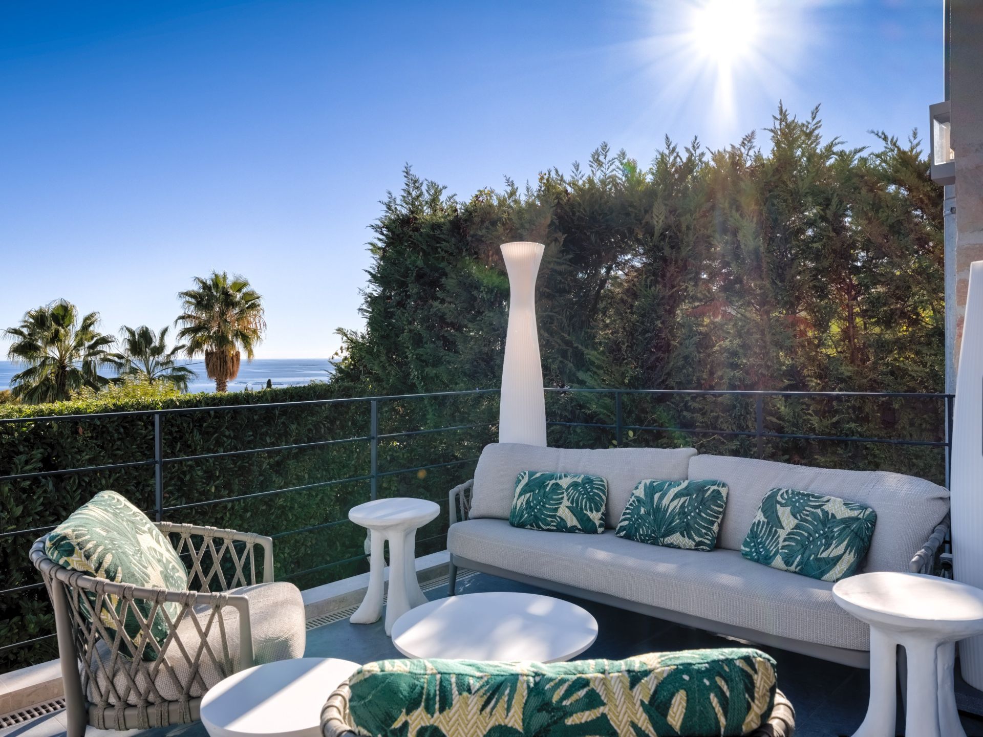 villa 5 Rooms for sale on CANNES (06400)